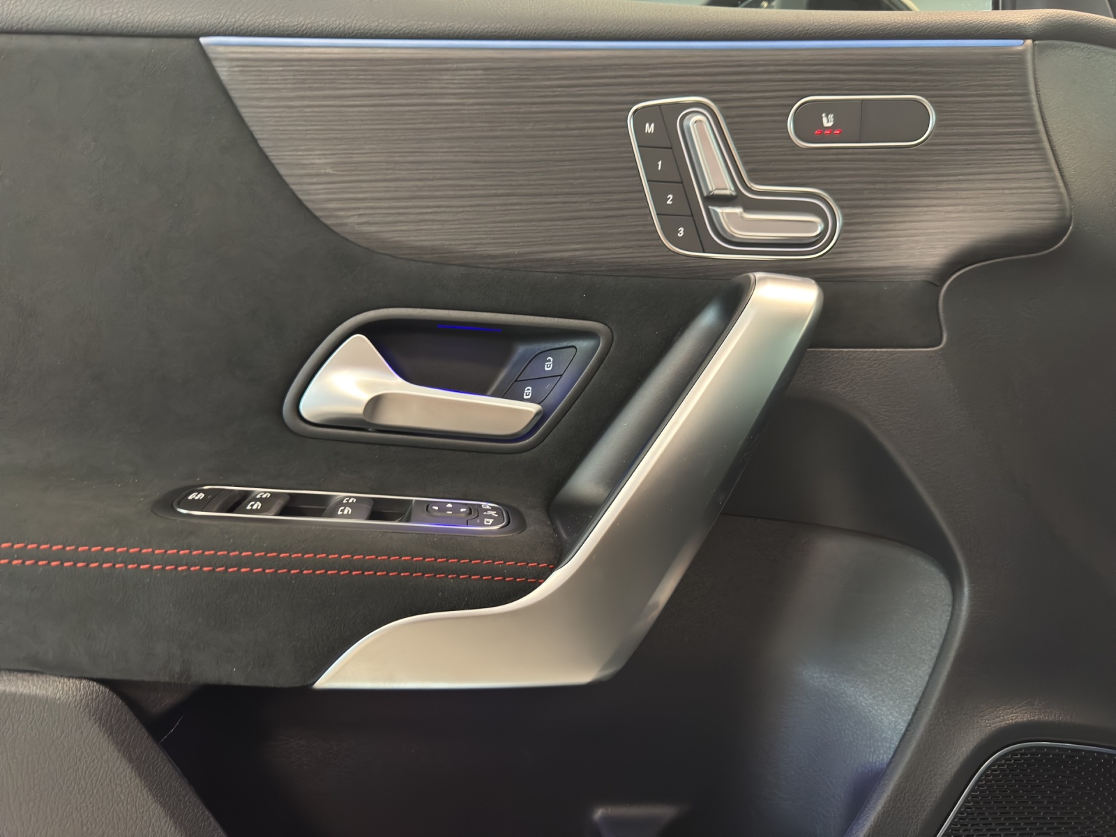 MERCEDES-BENZ A 200 Night Star 7G-DCT-image-12