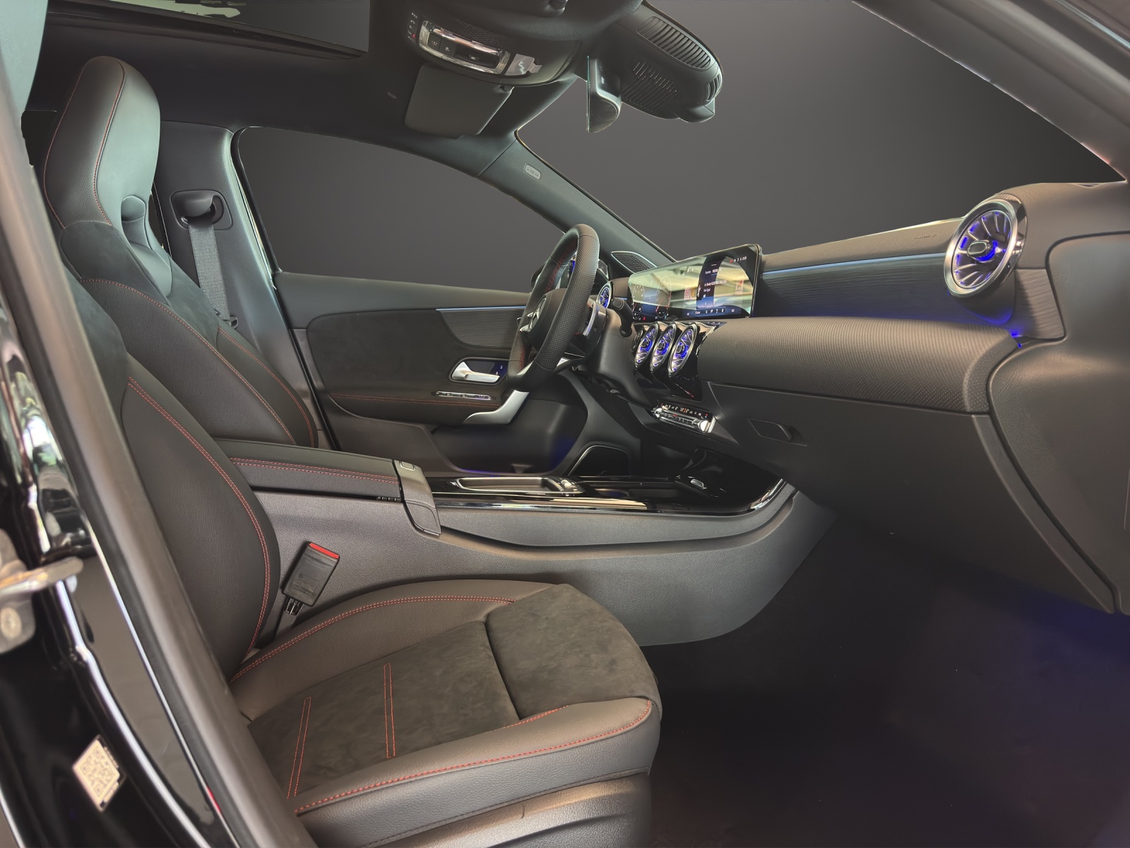 MERCEDES-BENZ A 200 Night Star 7G-DCT-image-10