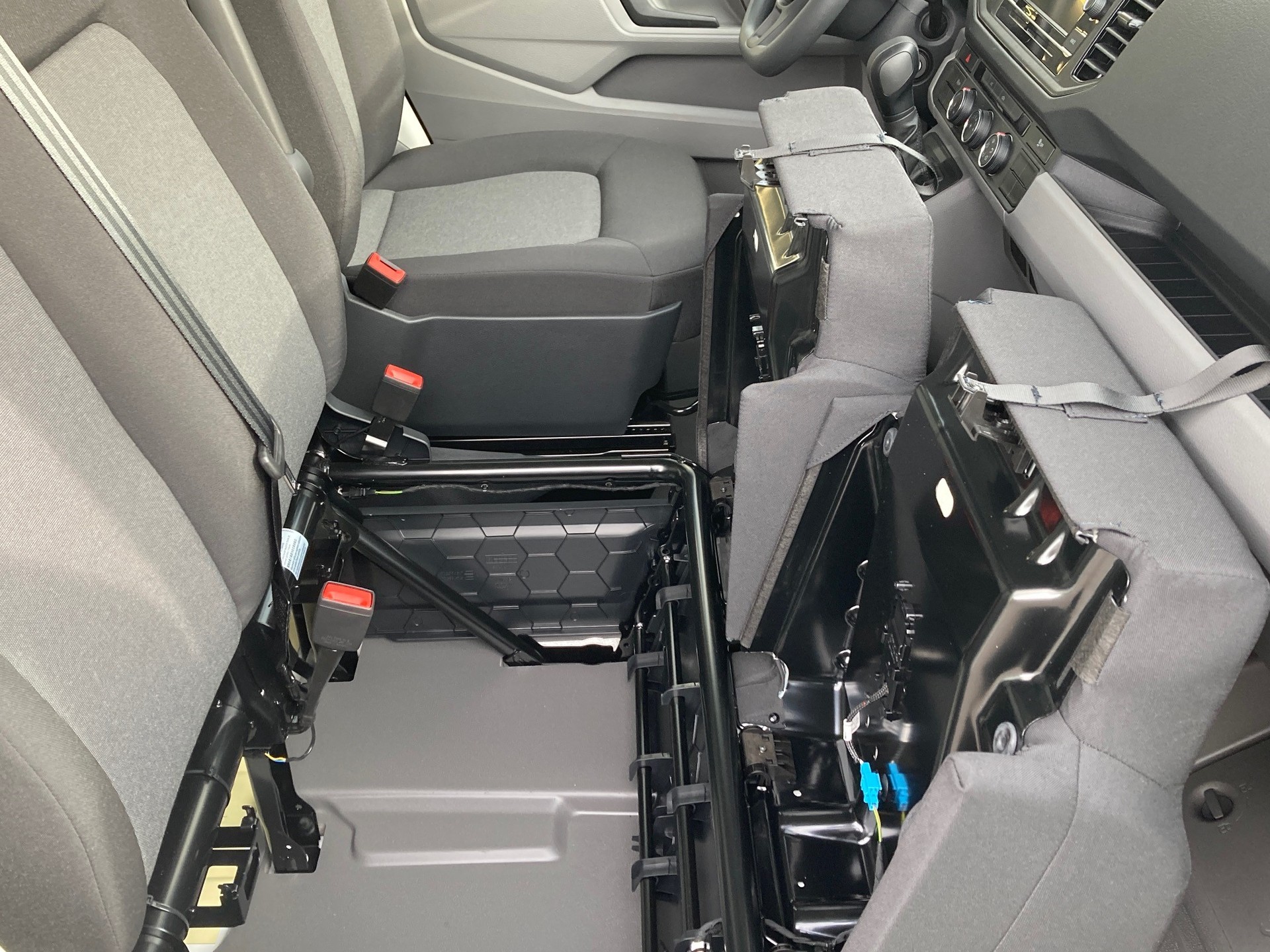 VW Crafter 35 2.0 BiTDI L4 HD A-image-8