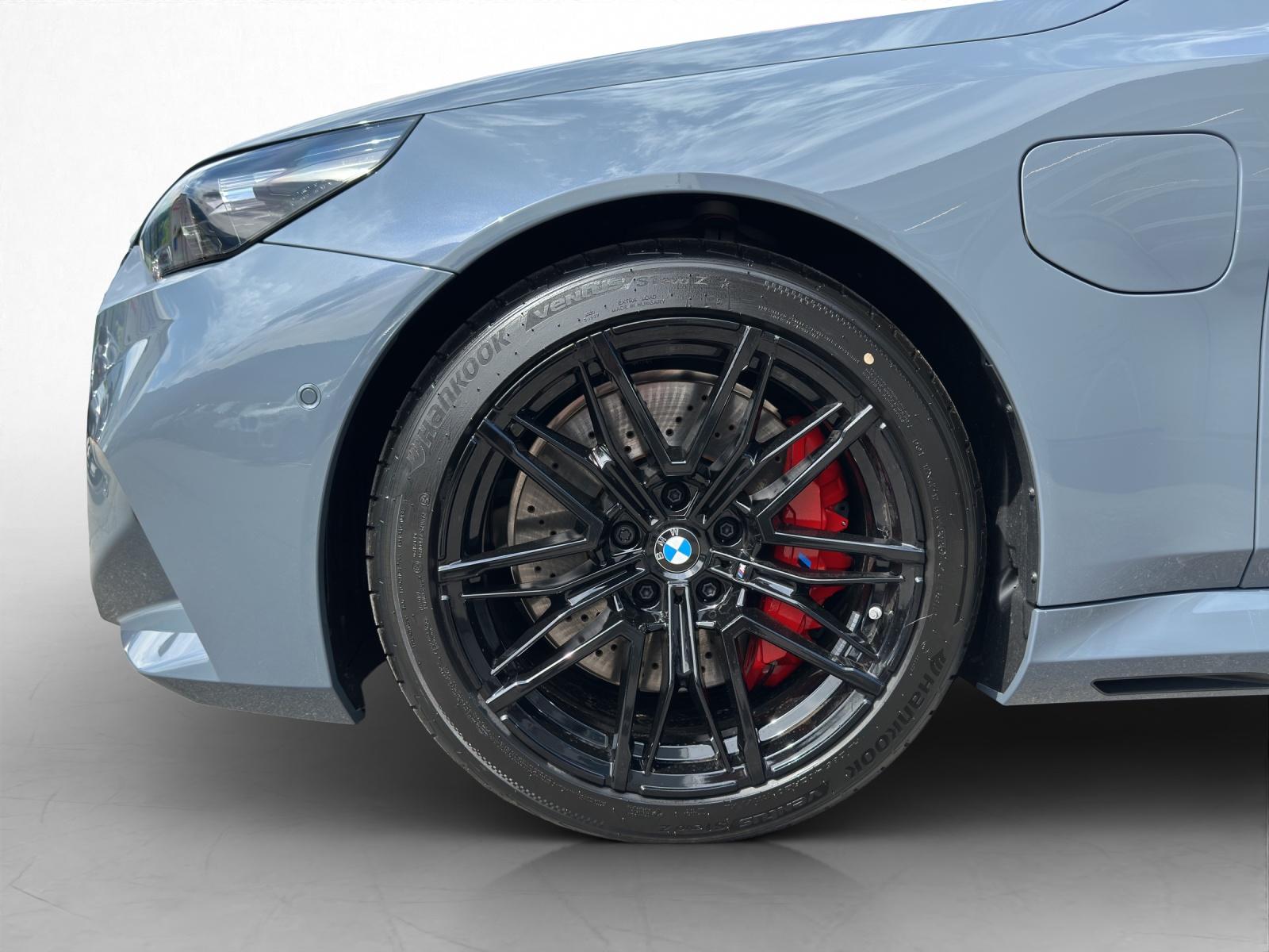 BMW M5 xDrive Touring-image-8