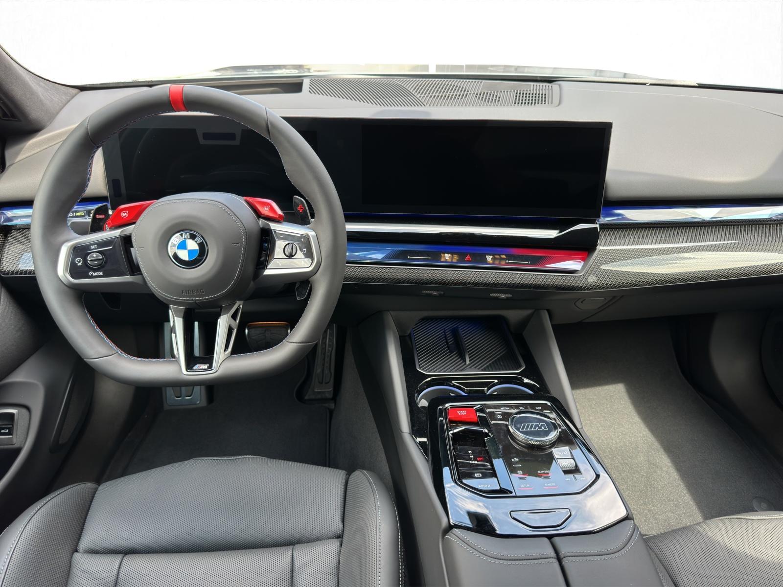 BMW M5 xDrive Touring-image-12