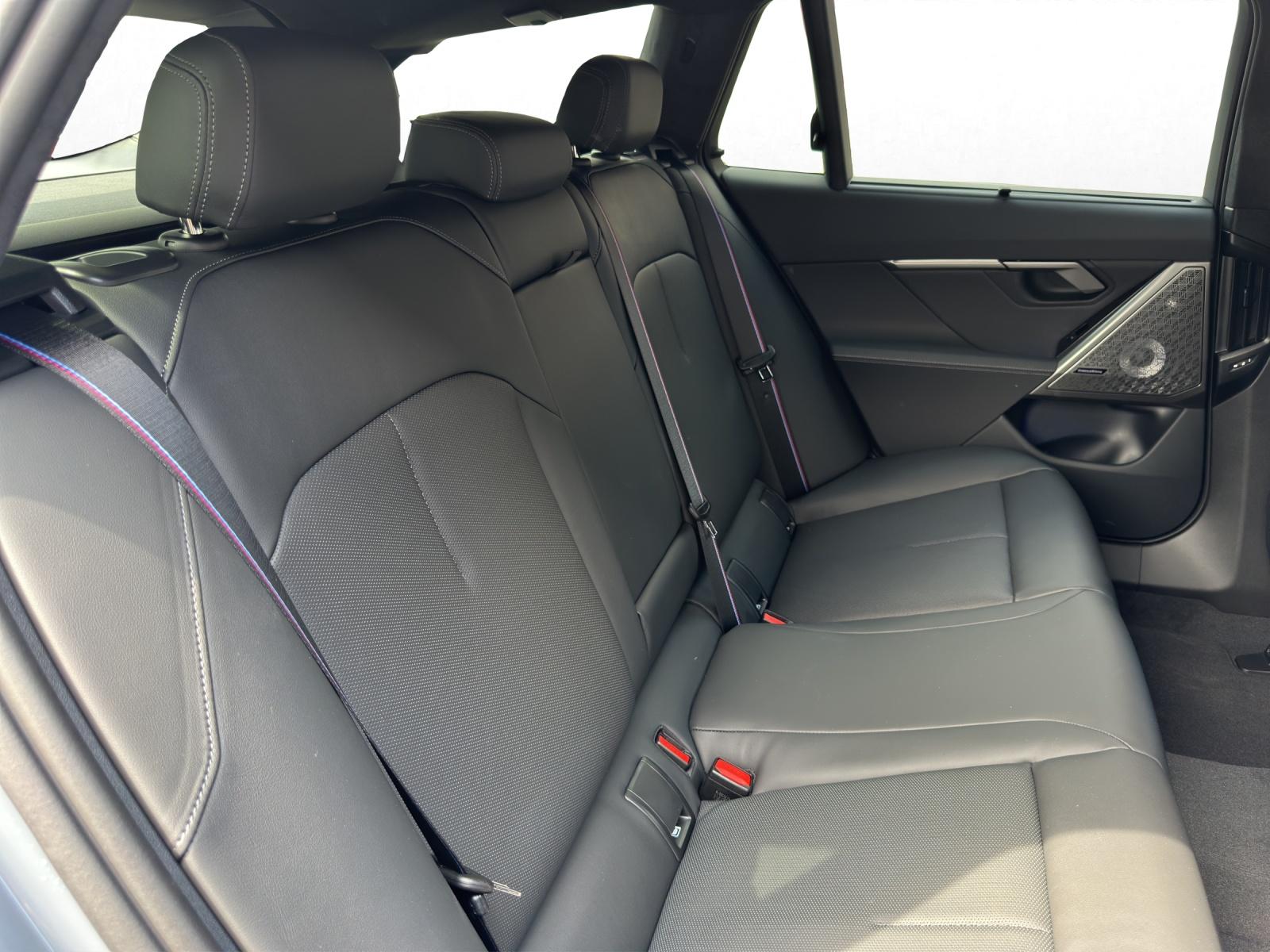 BMW M5 xDrive Touring-image-14