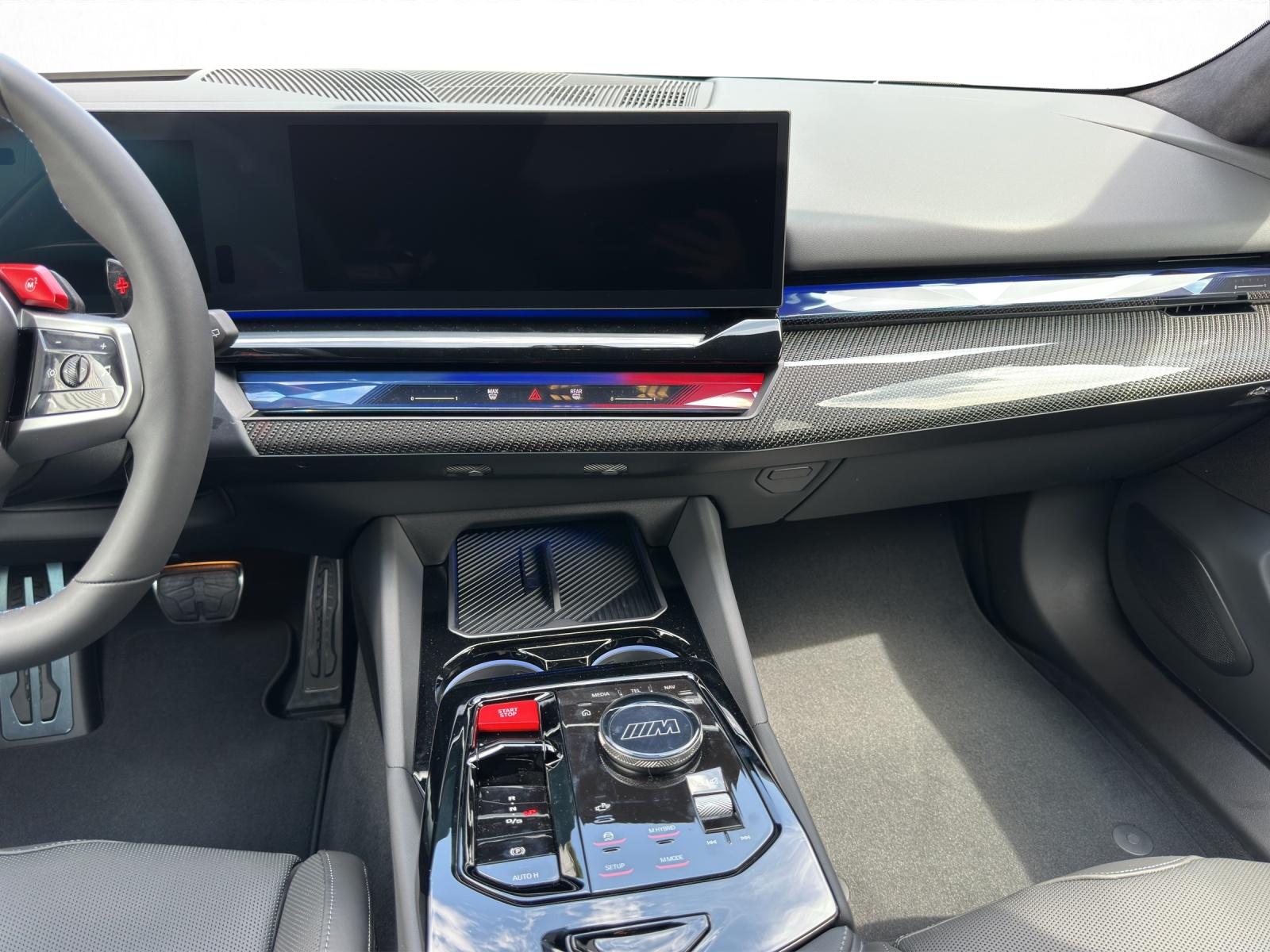 BMW M5 xDrive Touring-image-11