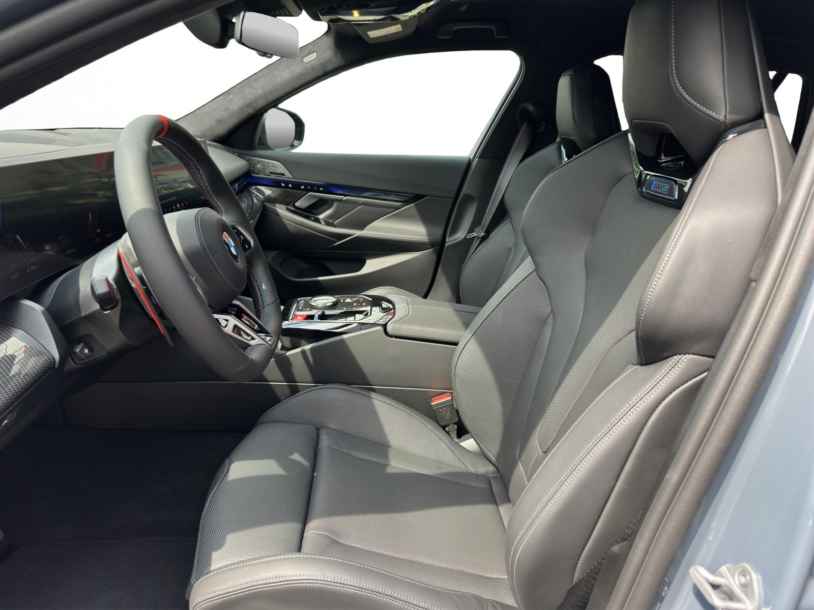BMW M5 xDrive Touring-image-9