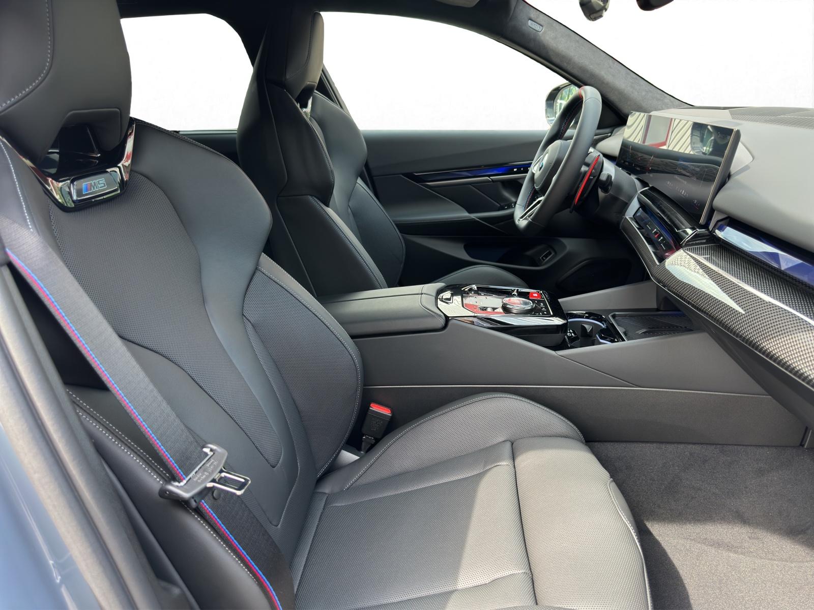 BMW M5 xDrive Touring-image-15
