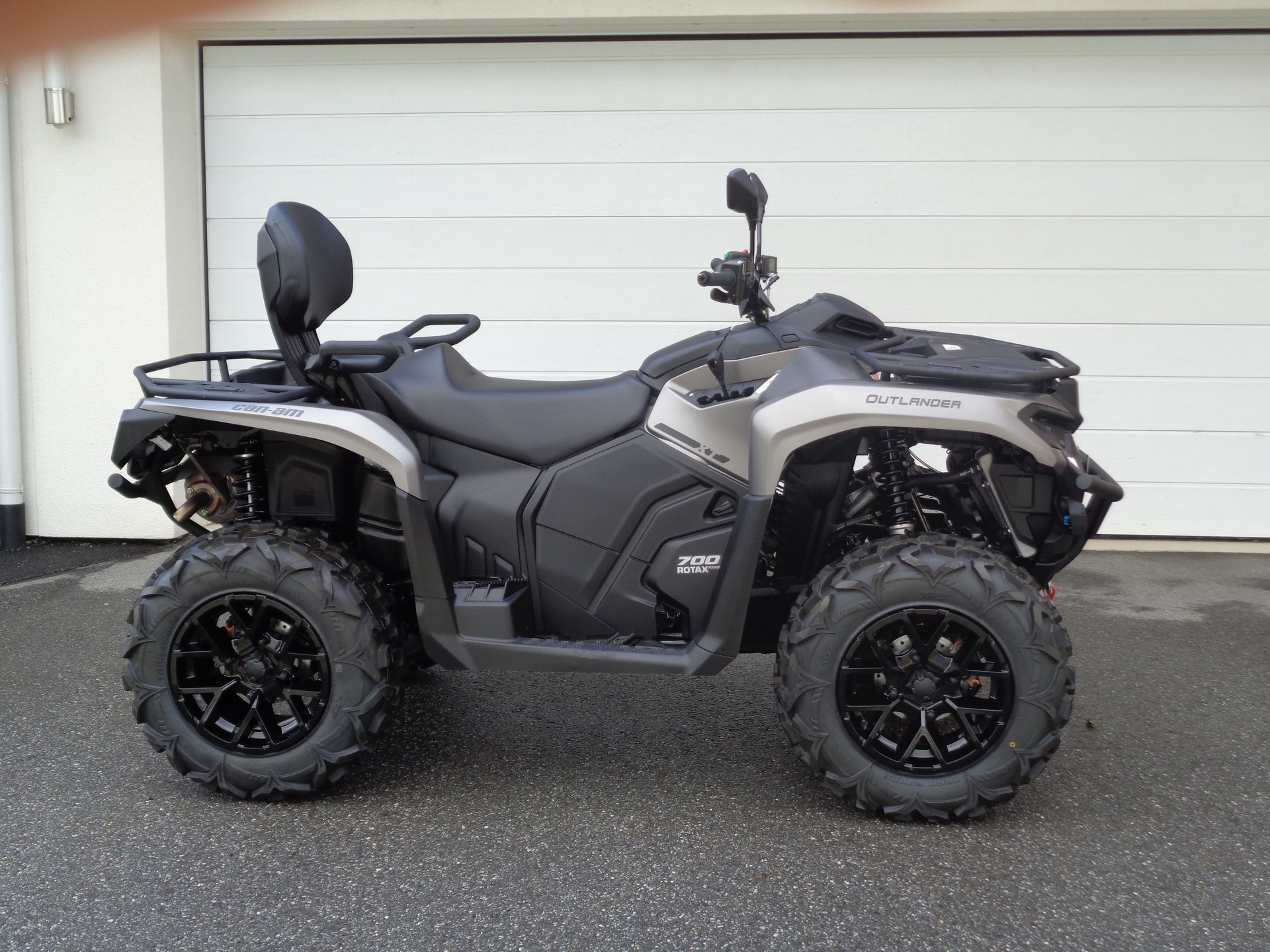 CAN-AM Outlander 700 MAX XT ABS-showroom-element-2