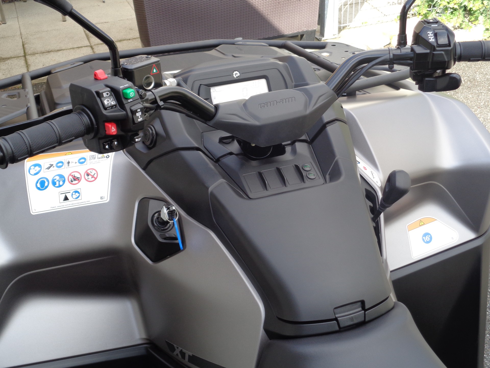 CAN-AM Outlander 700 MAX XT ABS-image-8
