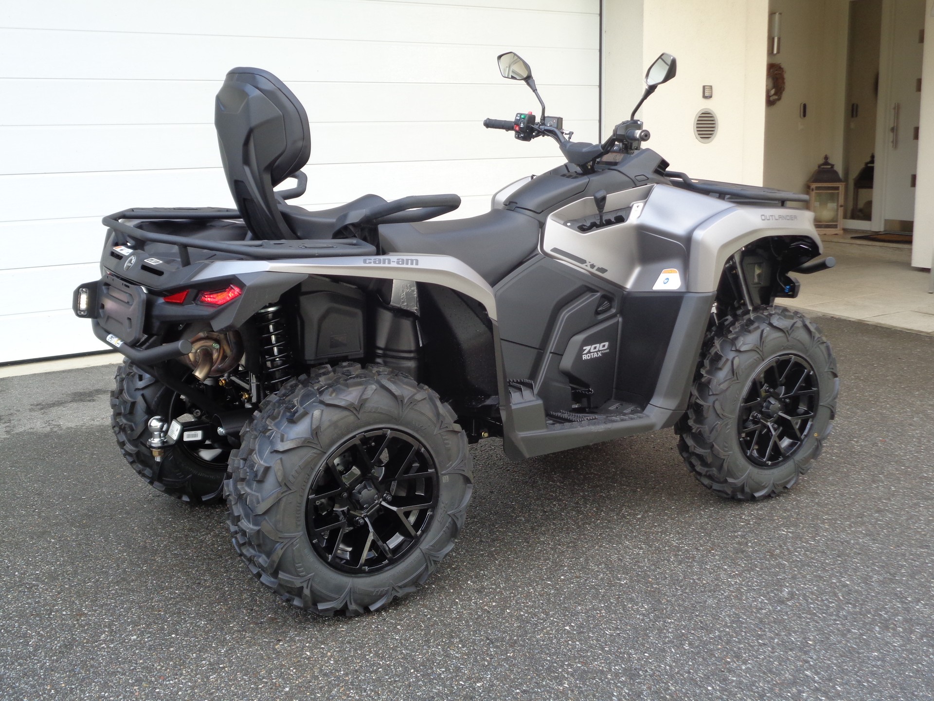 CAN-AM Outlander 700 MAX XT ABS-showroom-element-3