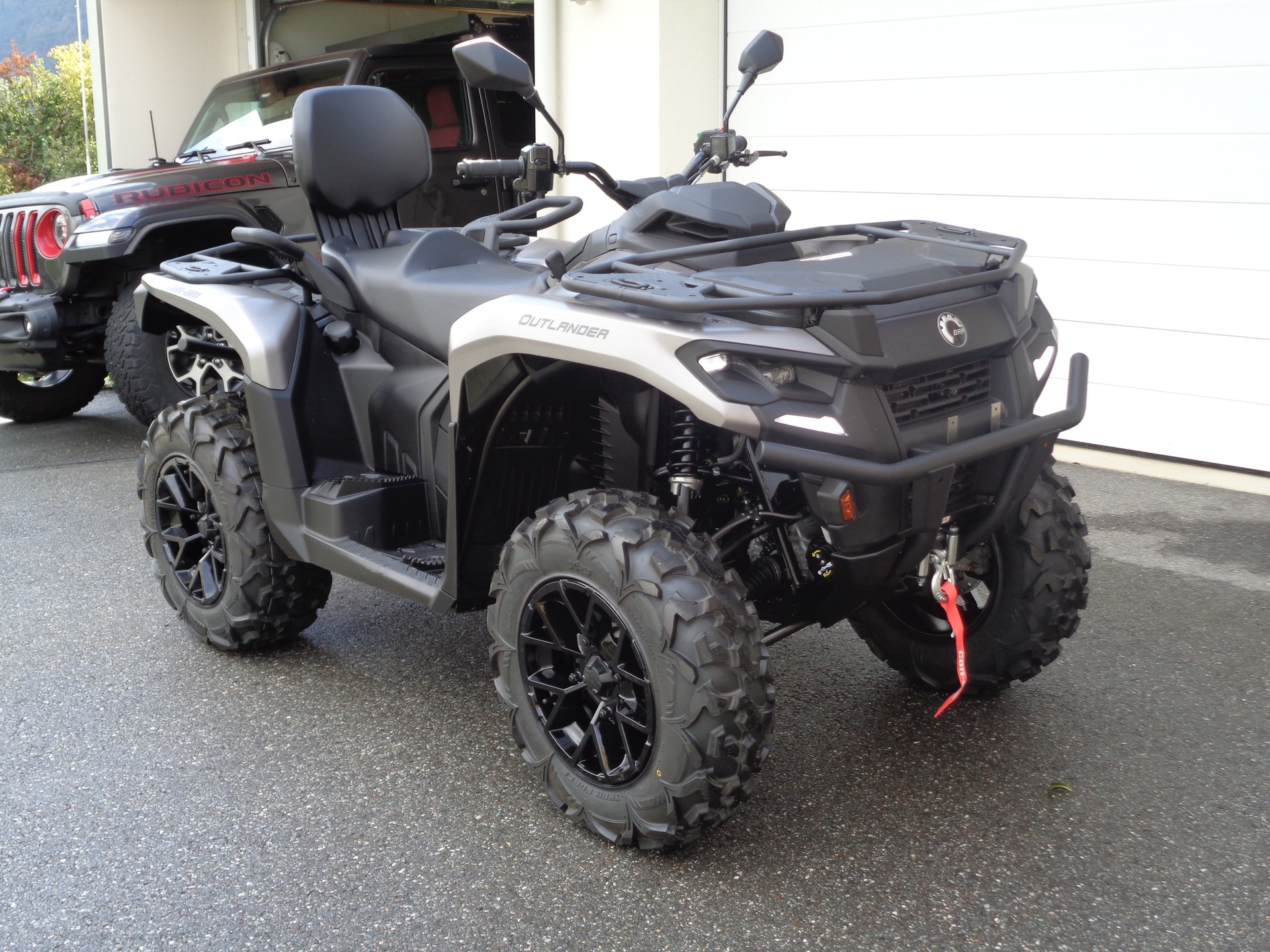 CAN-AM Outlander 700 MAX XT ABS-showroom-element-1