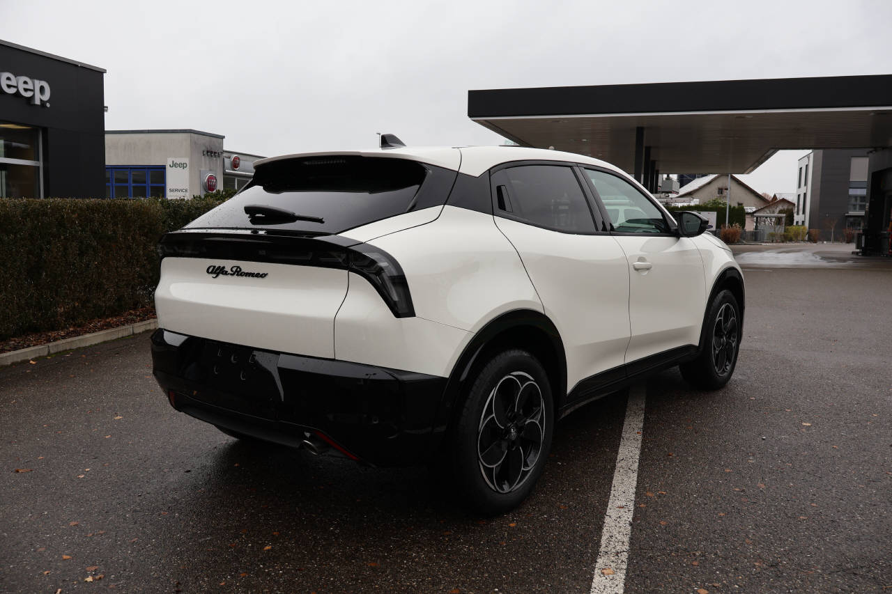 ALFA ROMEO Junior 1.2 Ibrida Q4-image-2