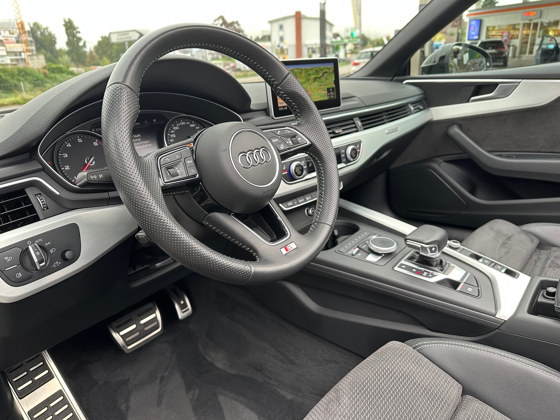 AUDI A5 Cabriolet 2.0 TFSI Sport quattro S-tronic-image-11