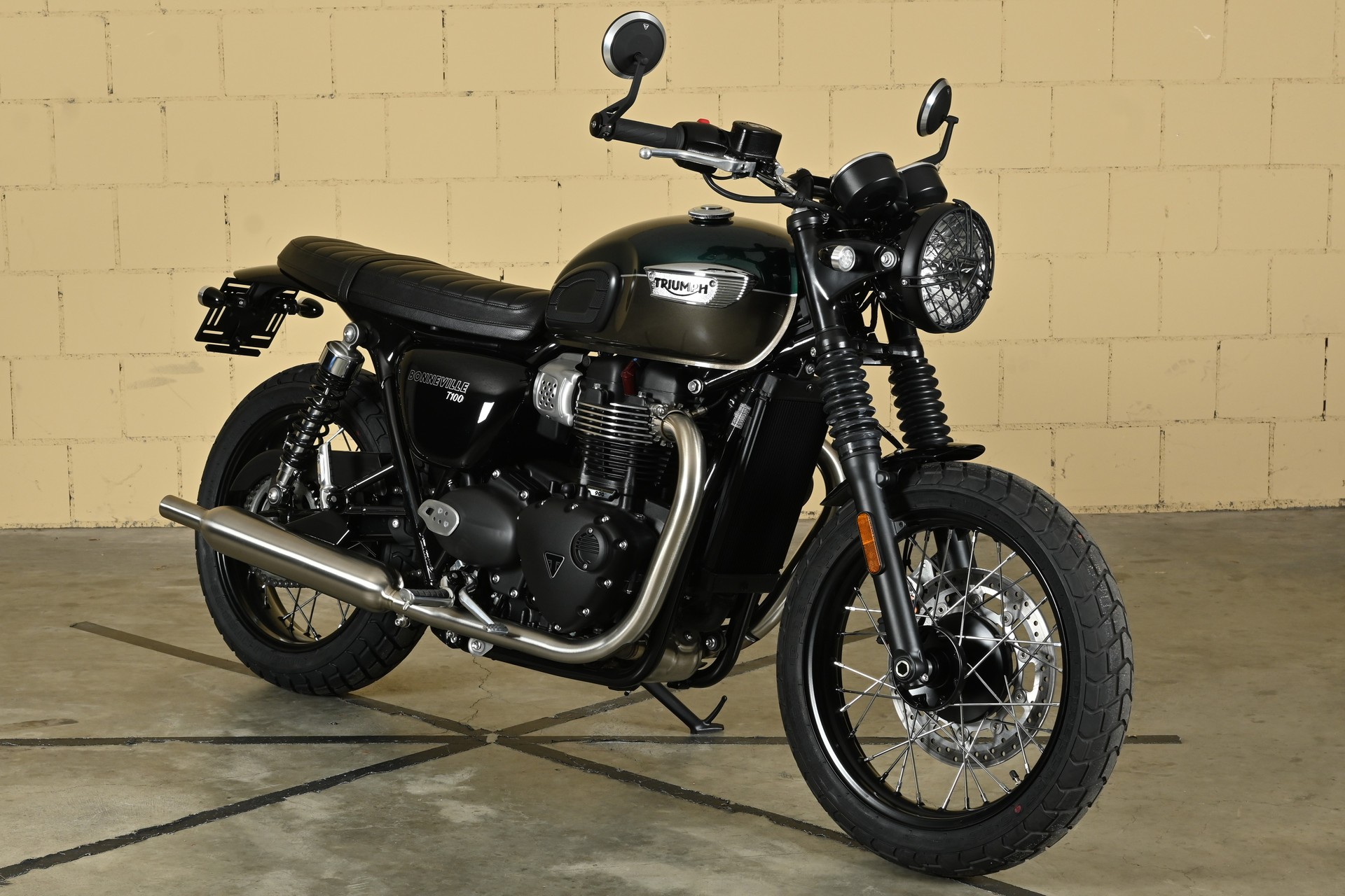 TRIUMPH Bonneville 900 T 100-image-4