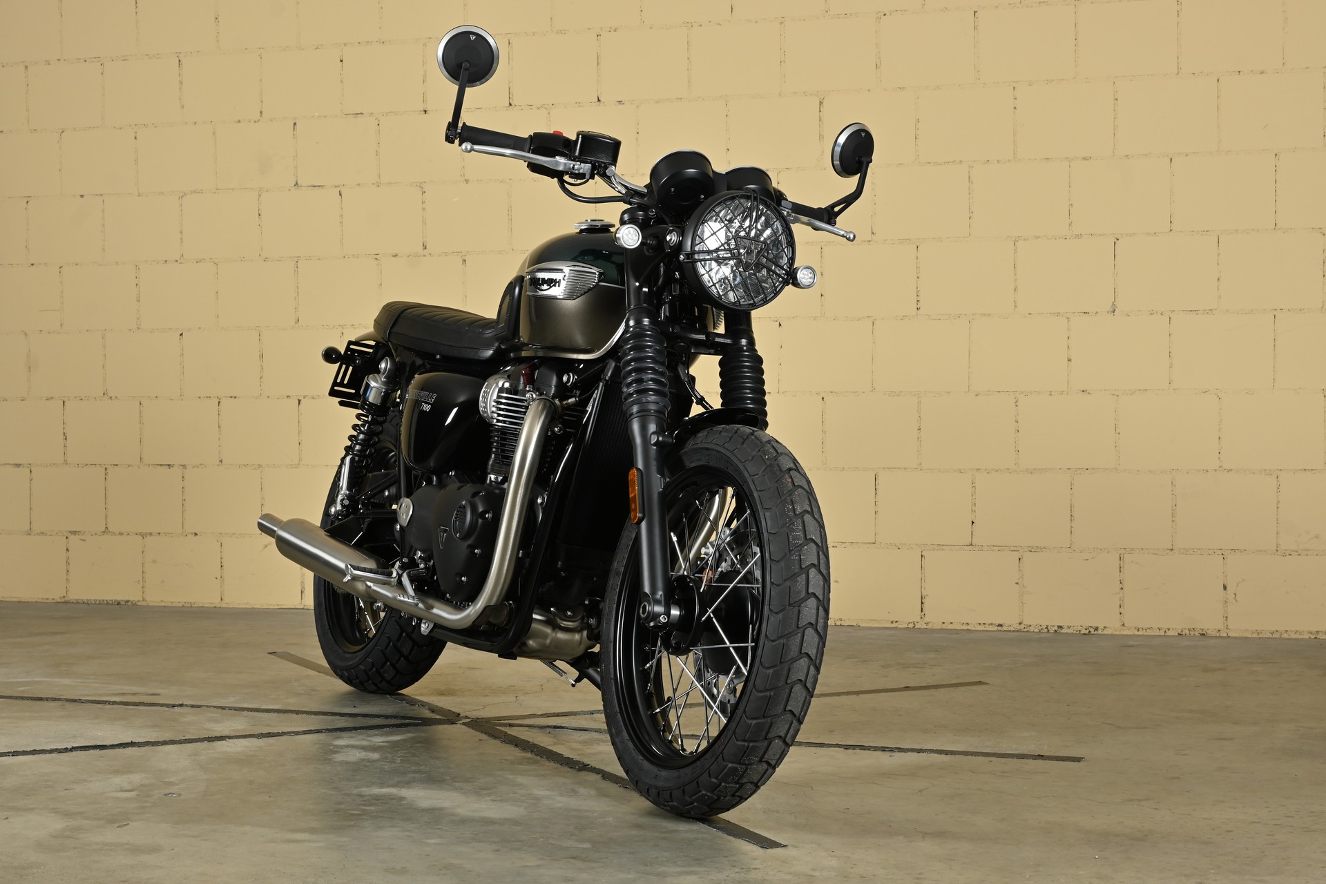 TRIUMPH Bonneville 900 T 100-showroom-element-3