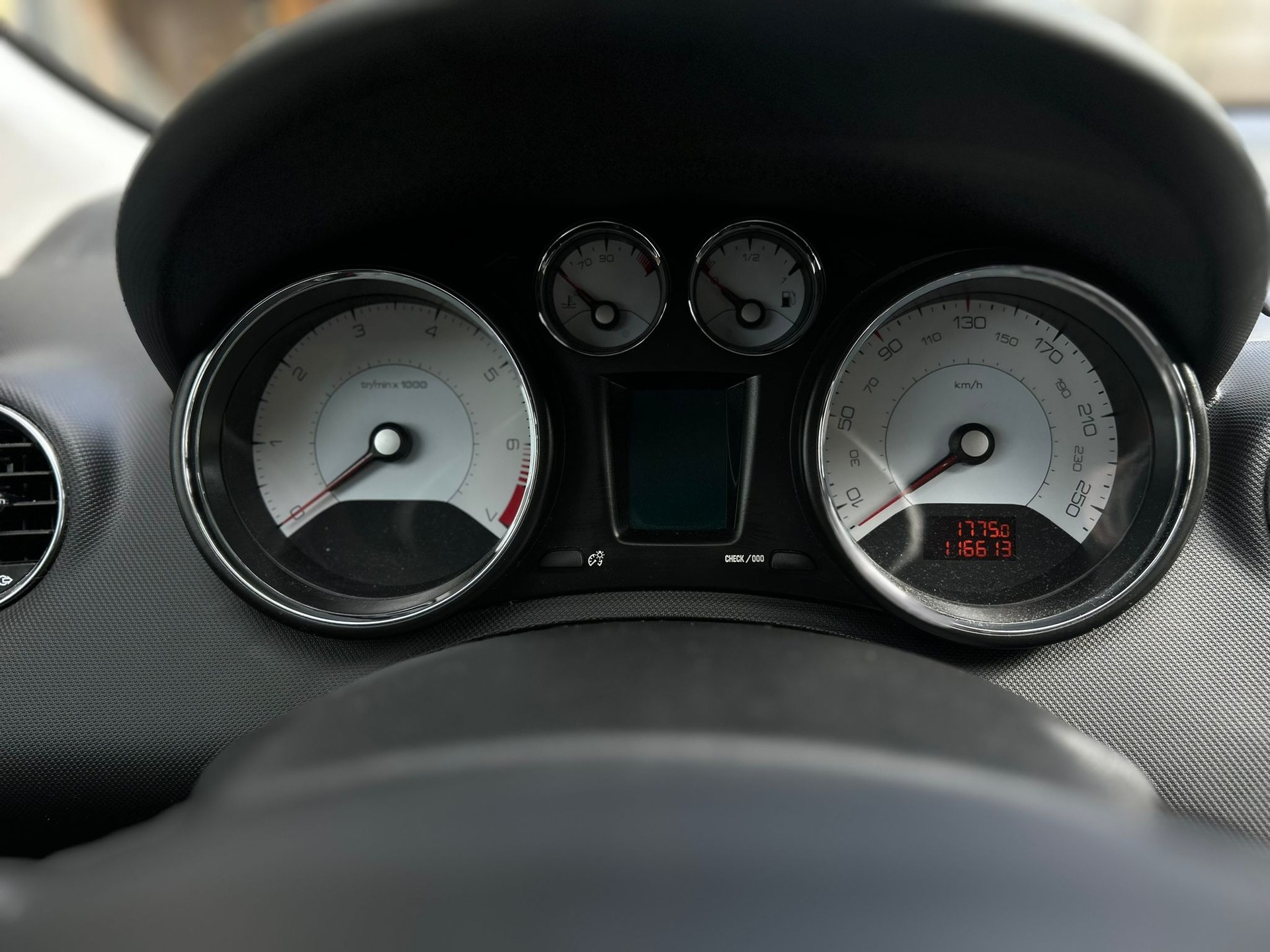 PEUGEOT 308 1.6 16V T GTi-image-9