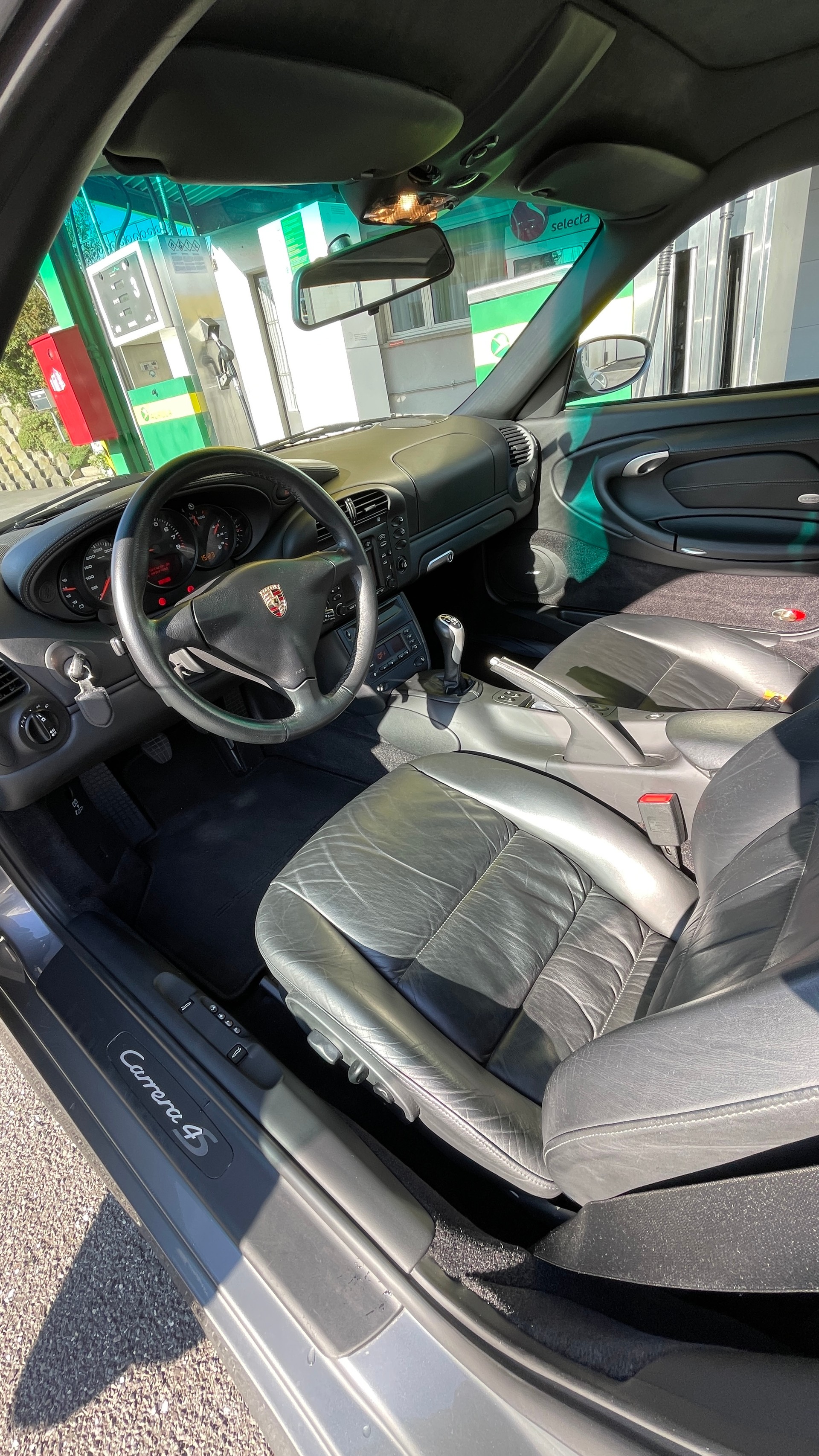 PORSCHE 911 Carrera 4S-image-2