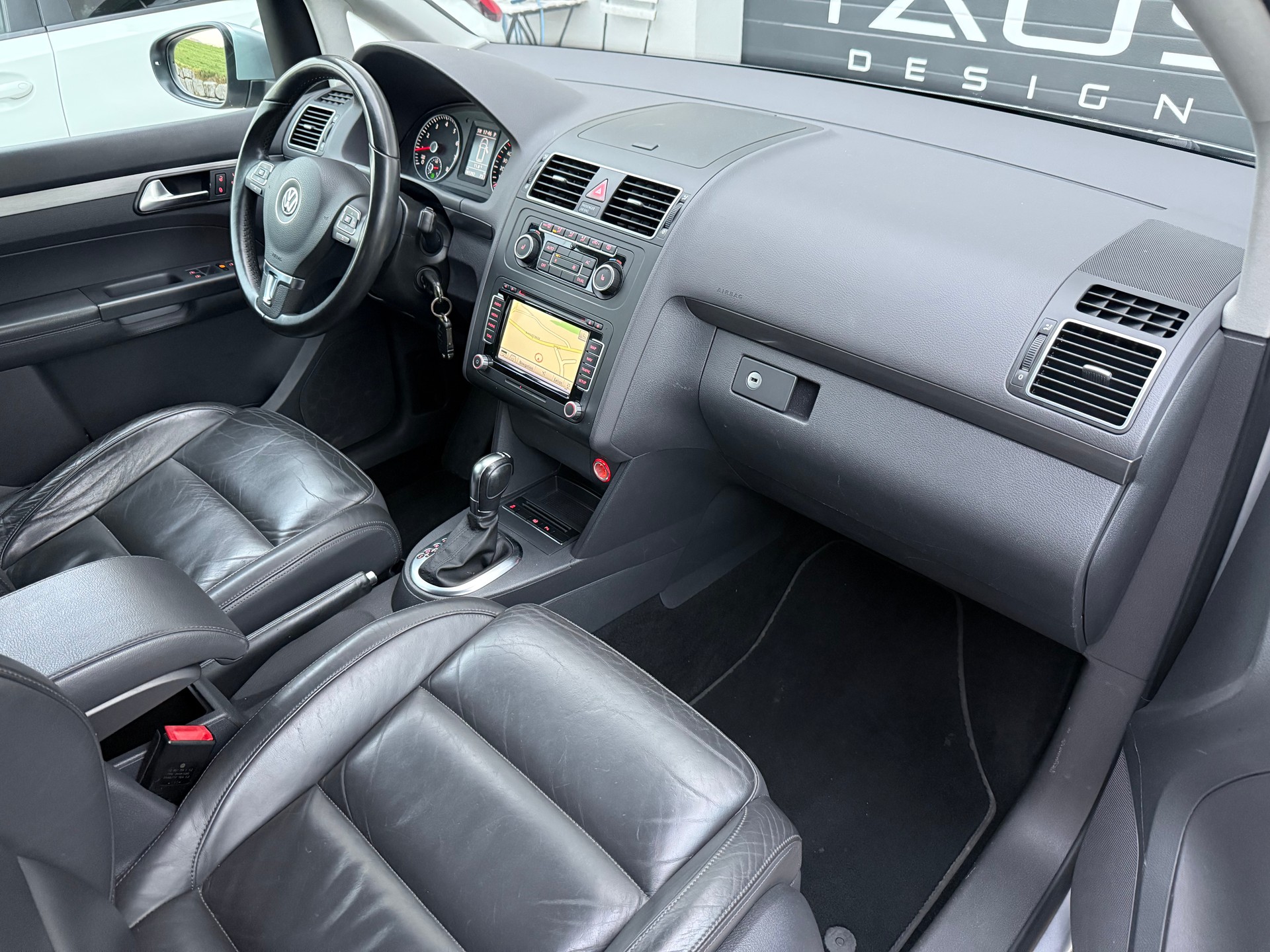 VW Touran 1.4 TSI EcoFuel Trendline DSG-image-13