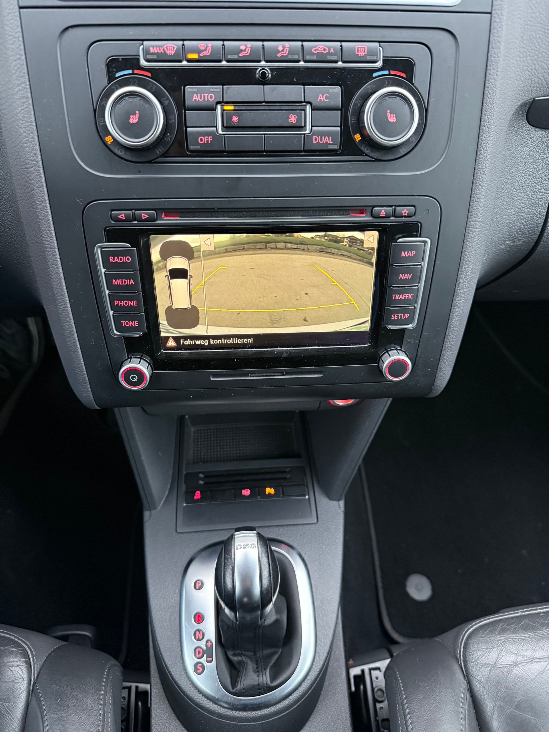 VW Touran 1.4 TSI EcoFuel Trendline DSG-image-15