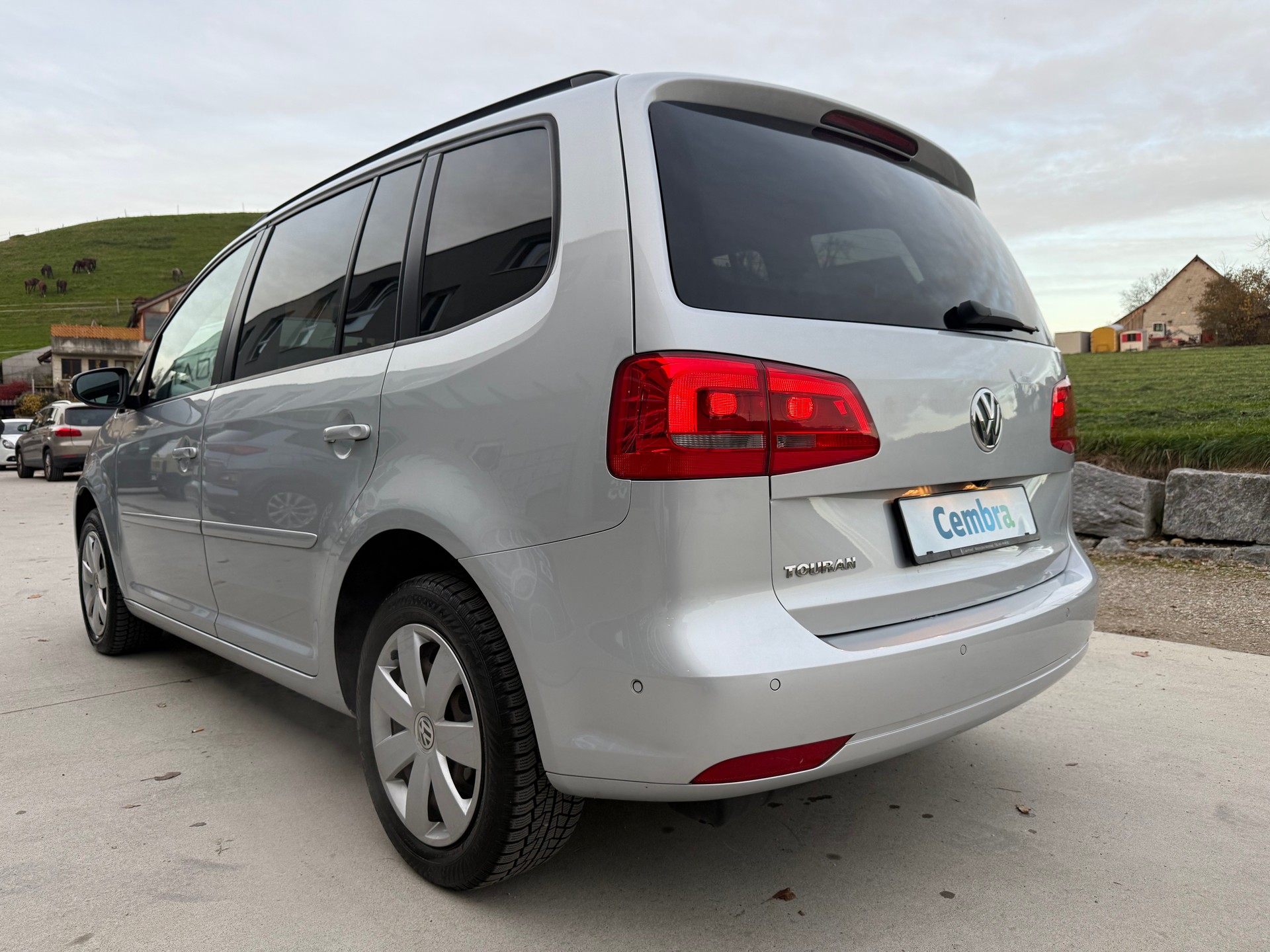 VW Touran 1.4 TSI EcoFuel Trendline DSG-image-2