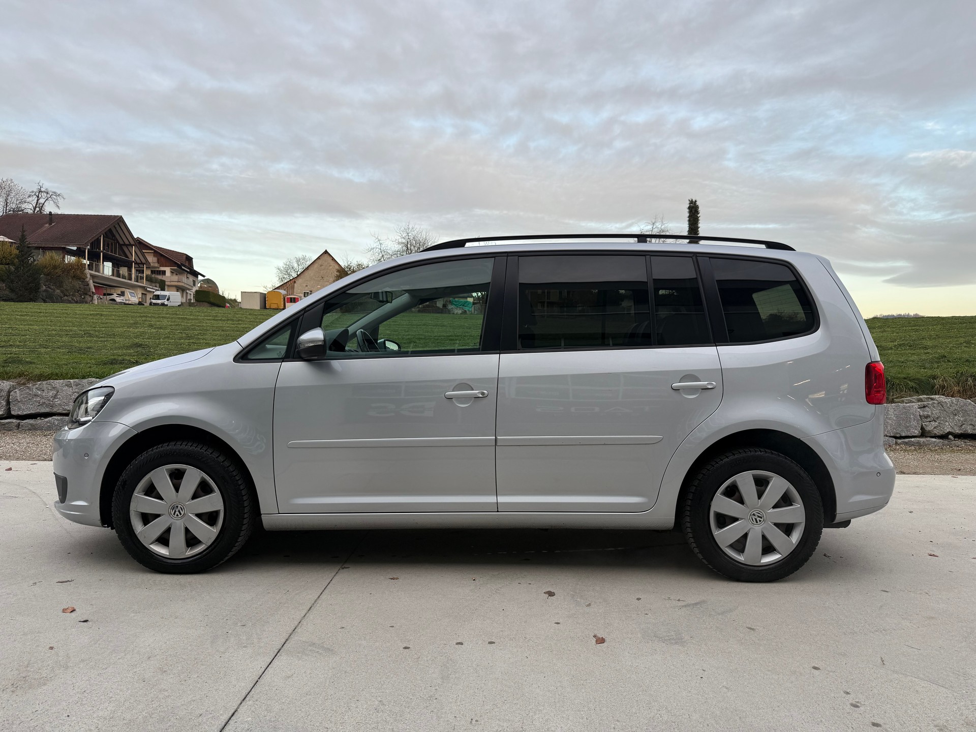 VW Touran 1.4 TSI EcoFuel Trendline DSG-image-1