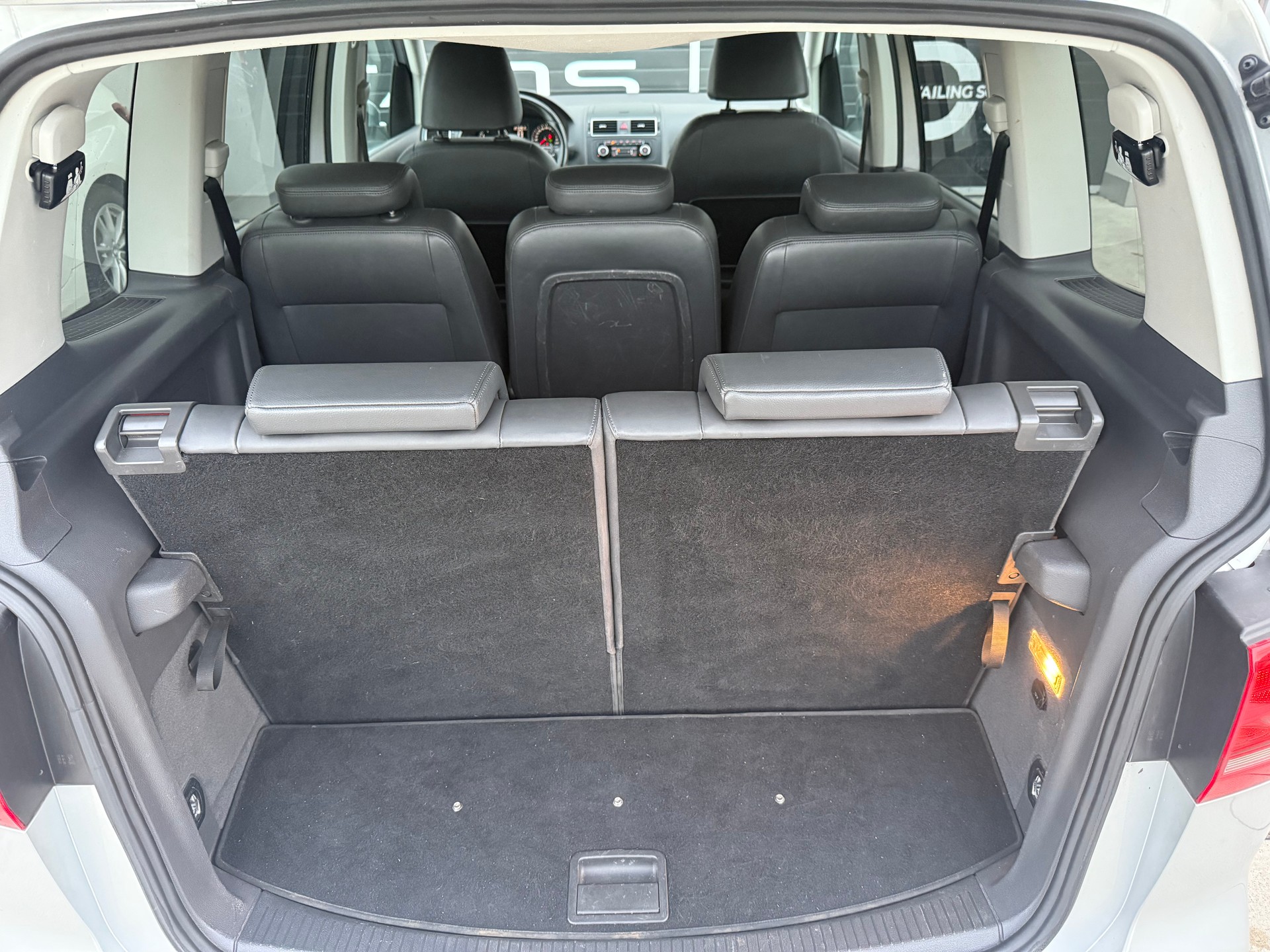 VW Touran 1.4 TSI EcoFuel Trendline DSG-image-11
