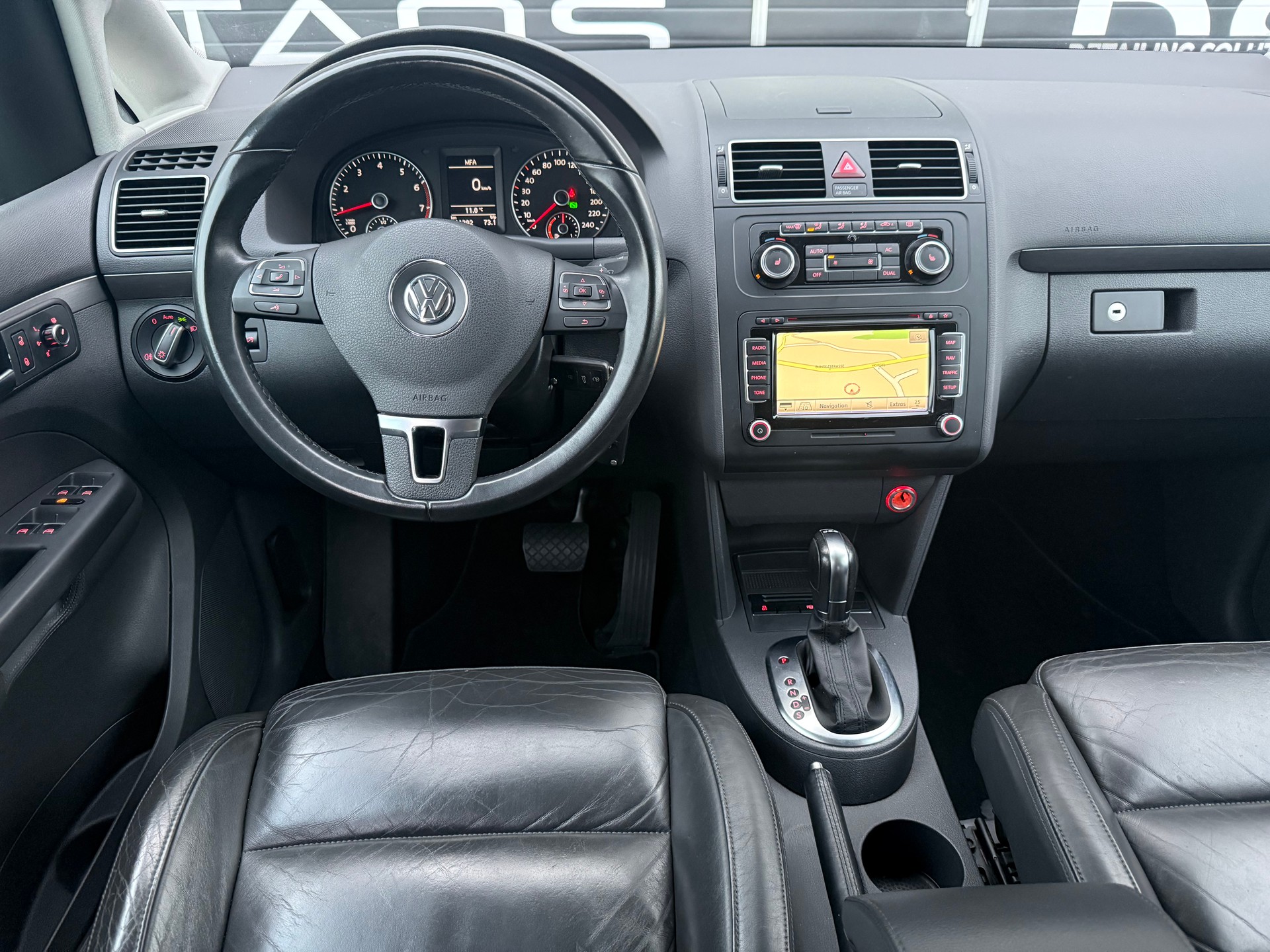 VW Touran 1.4 TSI EcoFuel Trendline DSG-image-8
