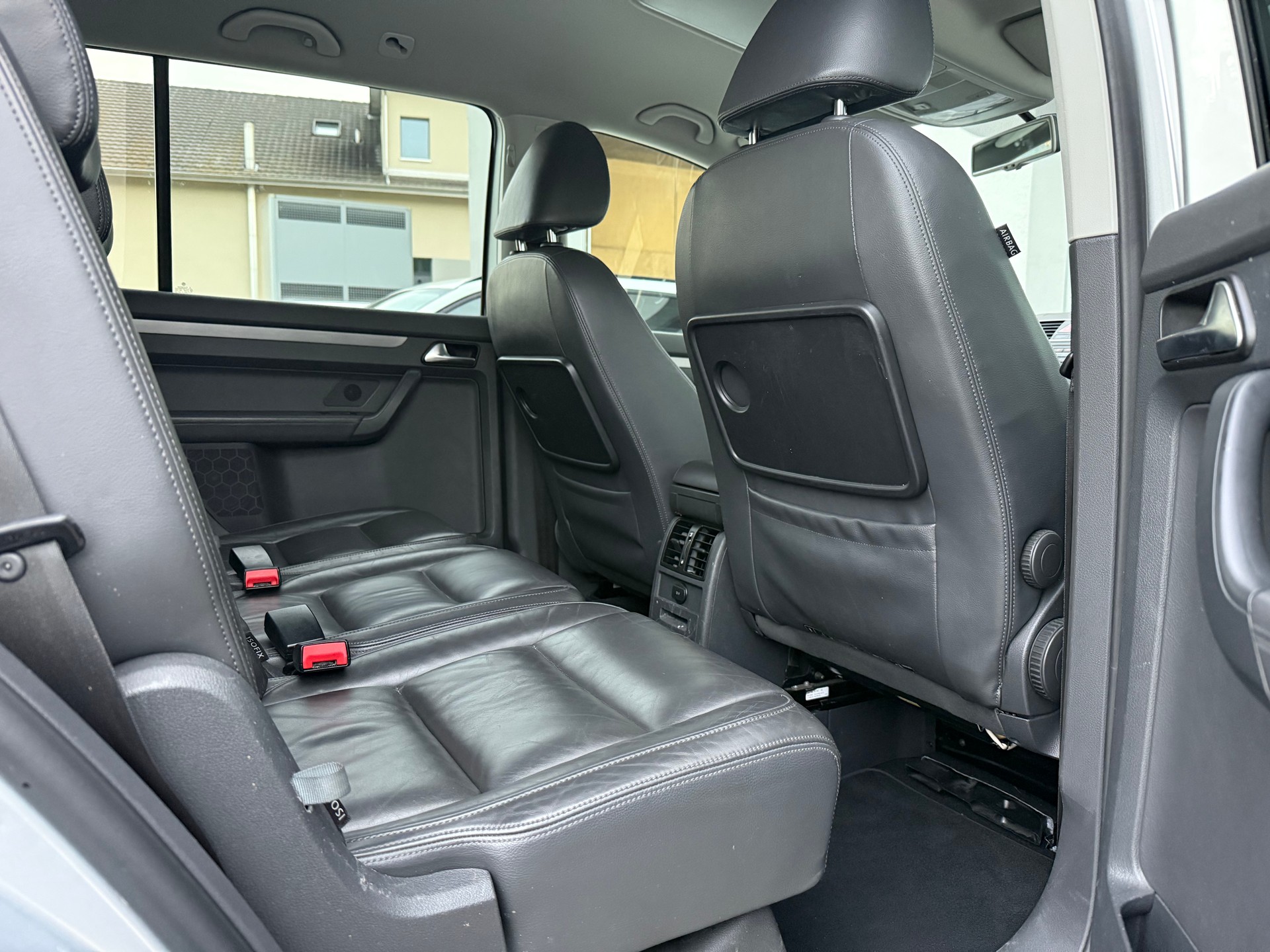 VW Touran 1.4 TSI EcoFuel Trendline DSG-image-12