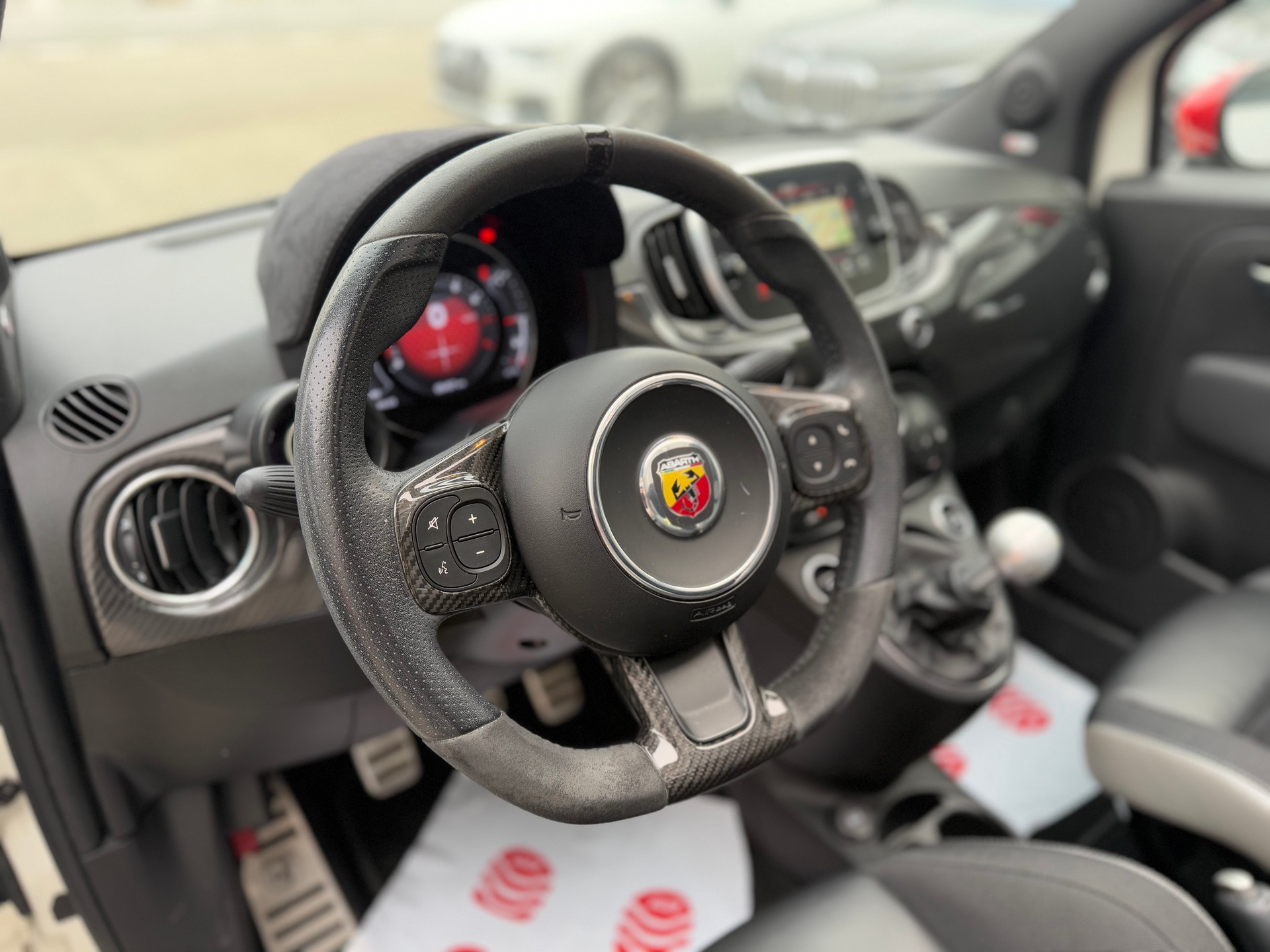 FIAT 695C 1.4 16V Turbo Abarth XSR Yamaha Dualogic-image-16