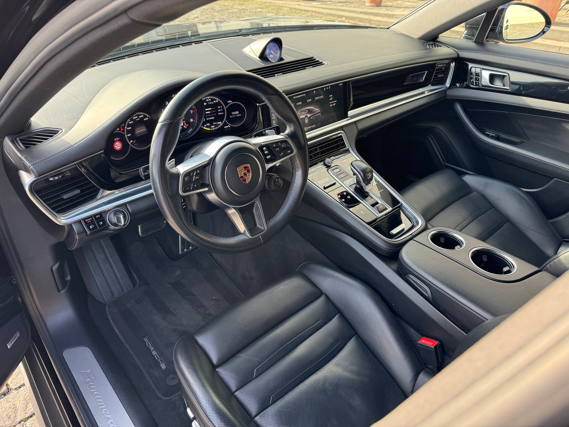 PORSCHE Panamera 4 E-Hybrid PDK-image-4
