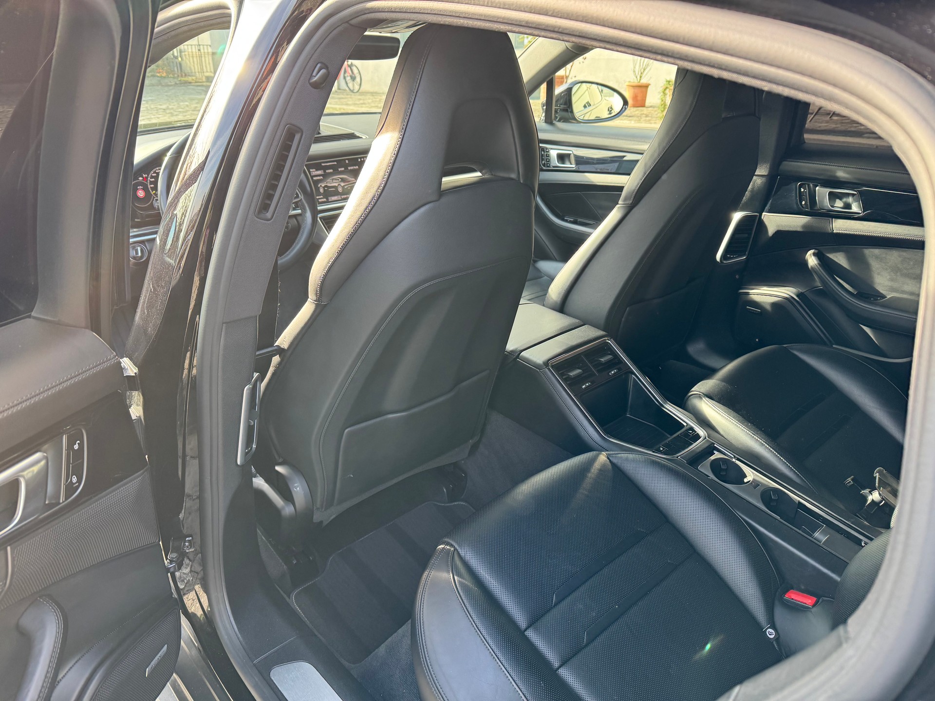PORSCHE Panamera 4 E-Hybrid PDK-image-5