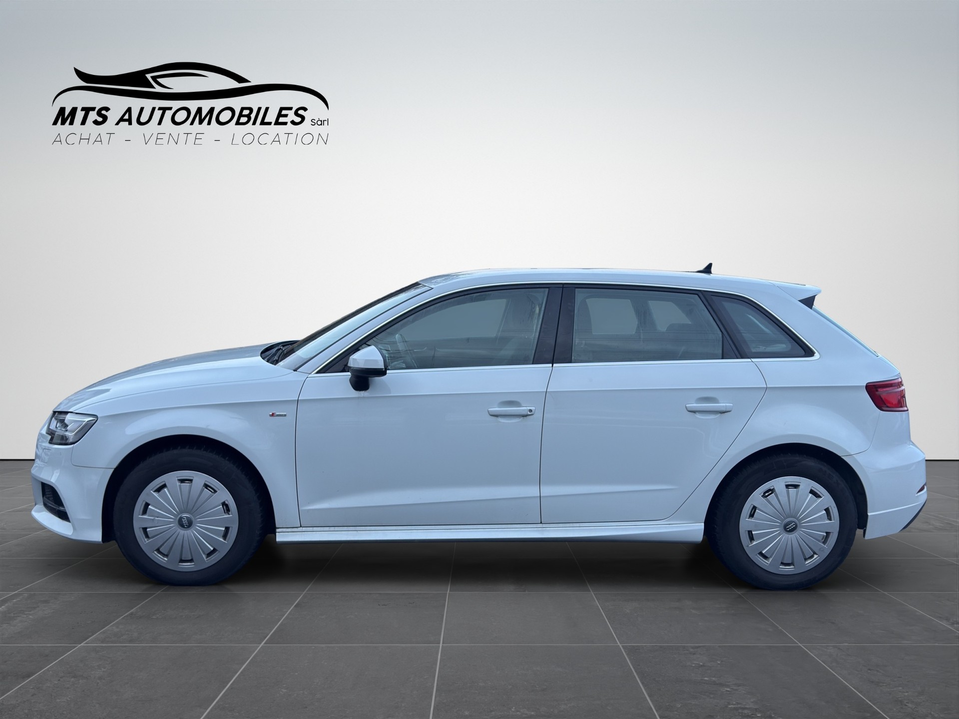AUDI A3 Sportback 30 TDI S-tronic-image-2