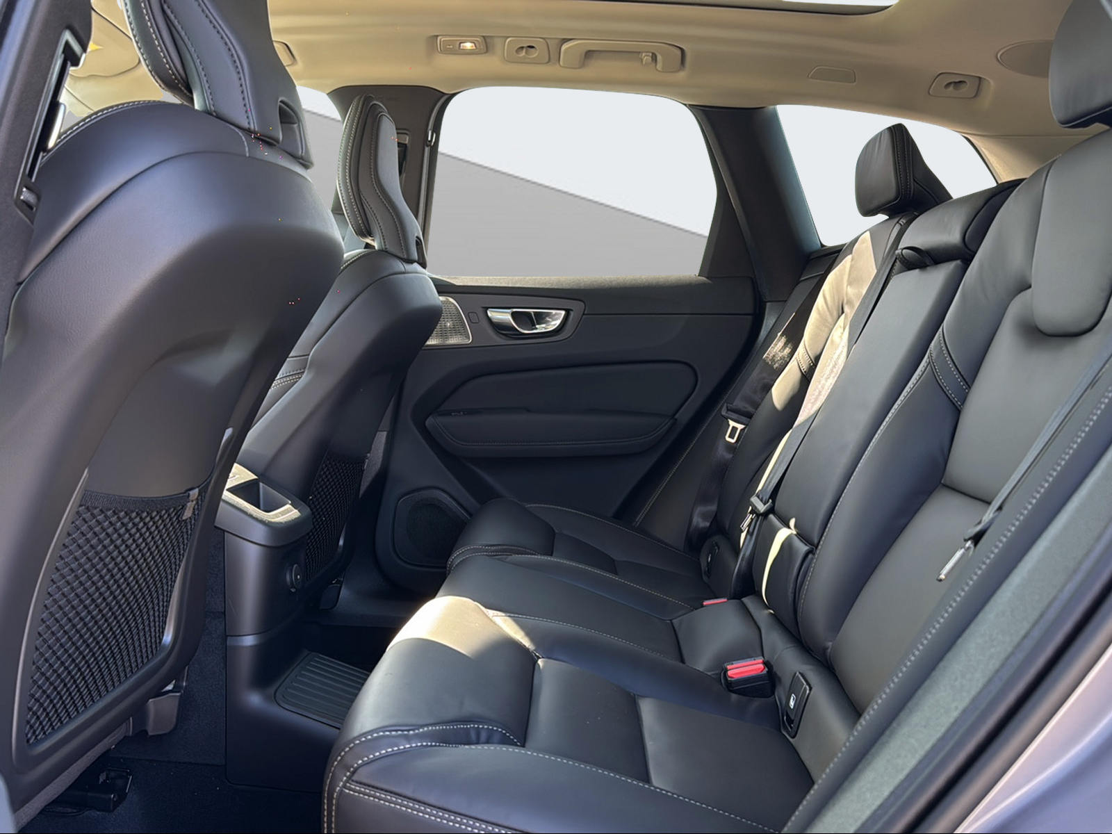 VOLVO XC60 2.0 T6 TE Ultra Dark eAWD-image-13