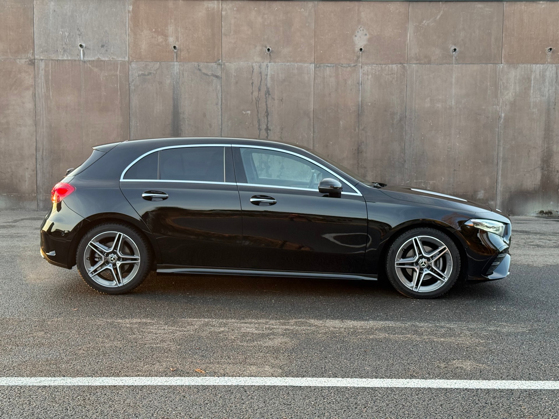 MERCEDES-BENZ A 200 AMG Line 7G-DCT-image-3