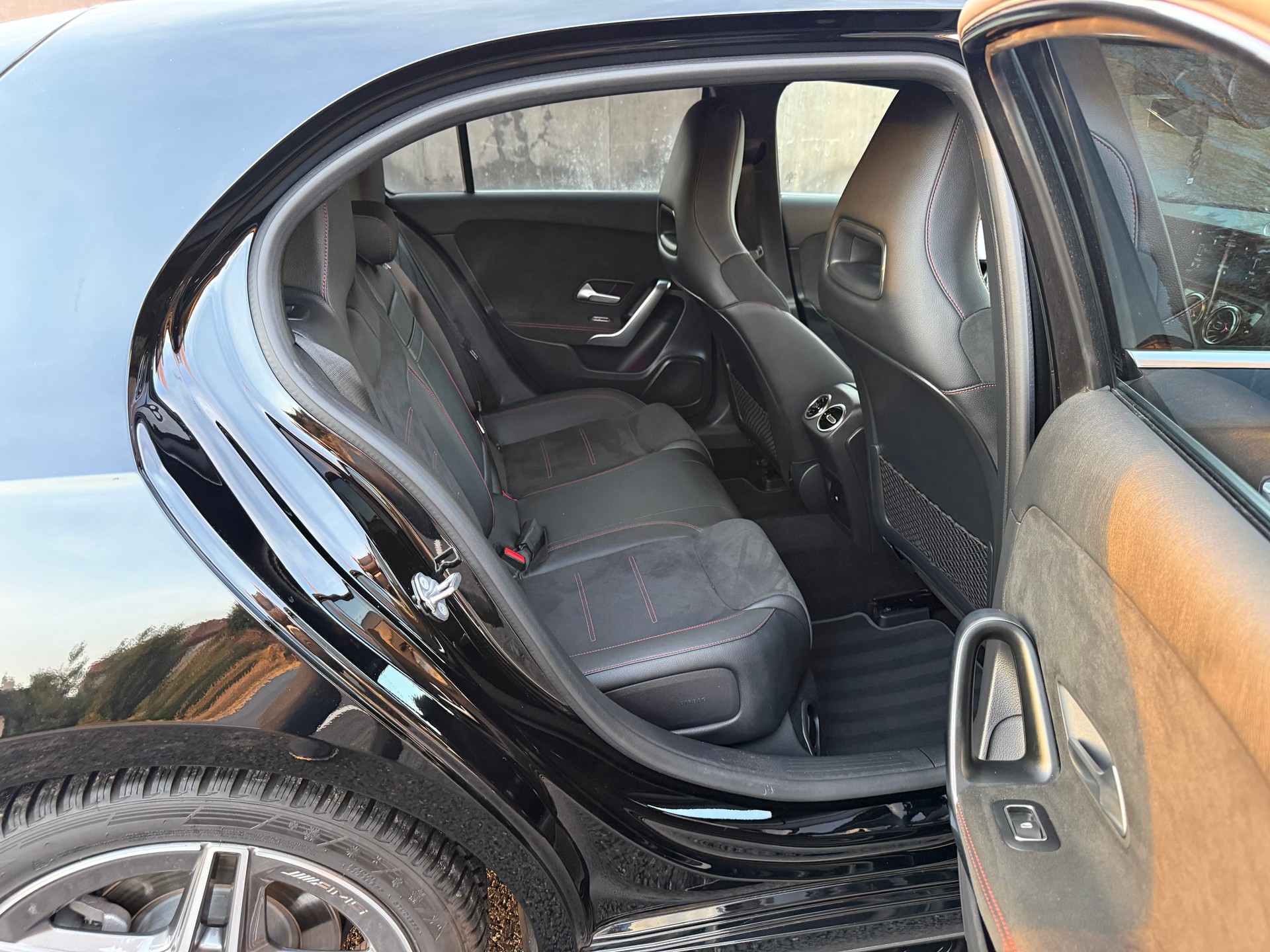MERCEDES-BENZ A 200 AMG Line 7G-DCT-image-10