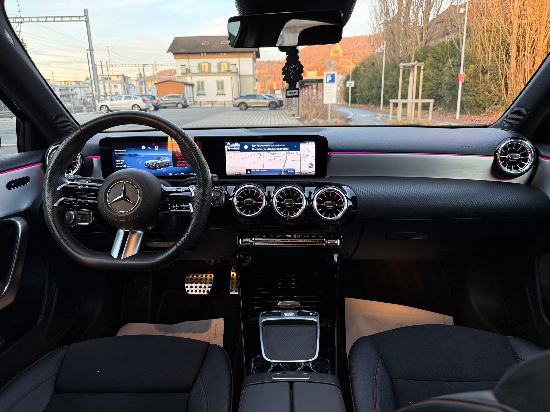MERCEDES-BENZ A 200 AMG Line 7G-DCT-image-5