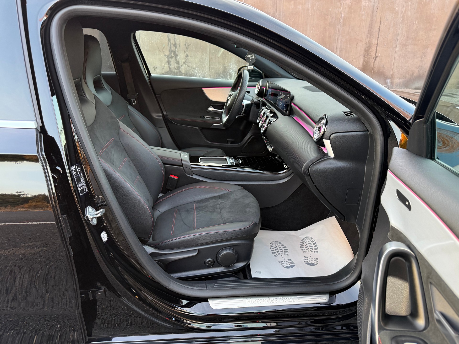 MERCEDES-BENZ A 200 AMG Line 7G-DCT-image-9