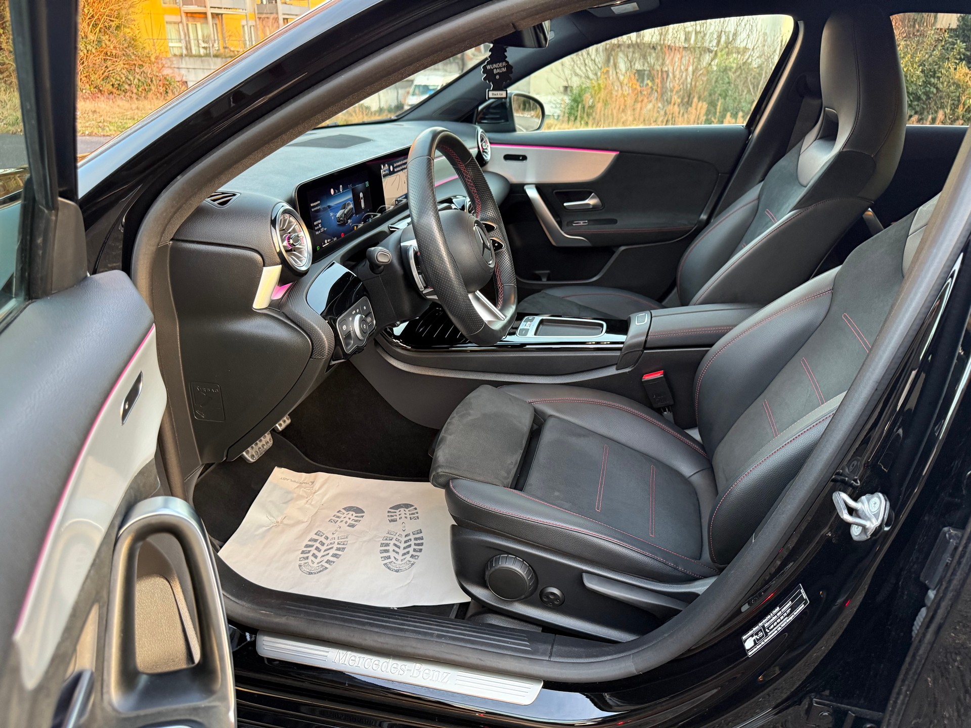 MERCEDES-BENZ A 200 AMG Line 7G-DCT-image-8