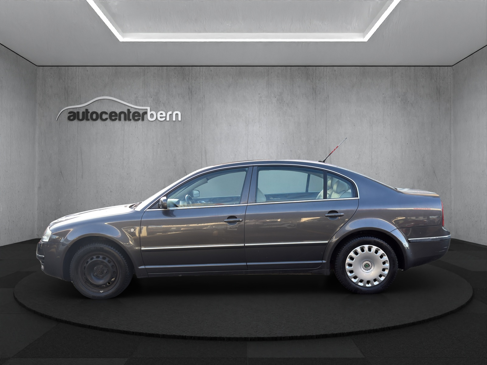 SKODA Superb 1.8 Turbo Classic-image-3