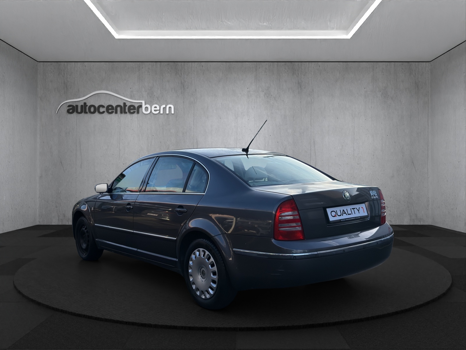 SKODA Superb 1.8 Turbo Classic-image-4