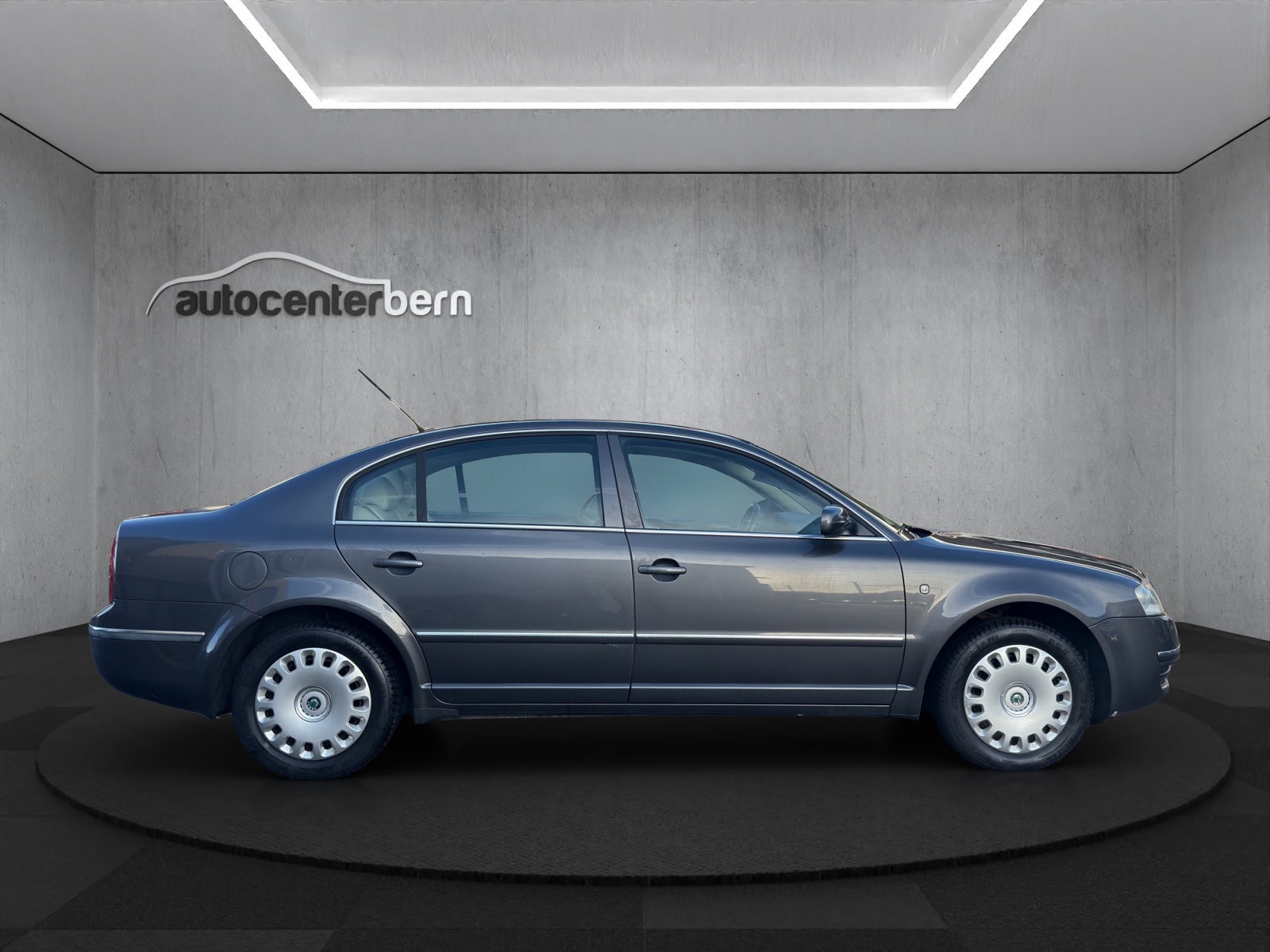 SKODA Superb 1.8 Turbo Classic-image-7