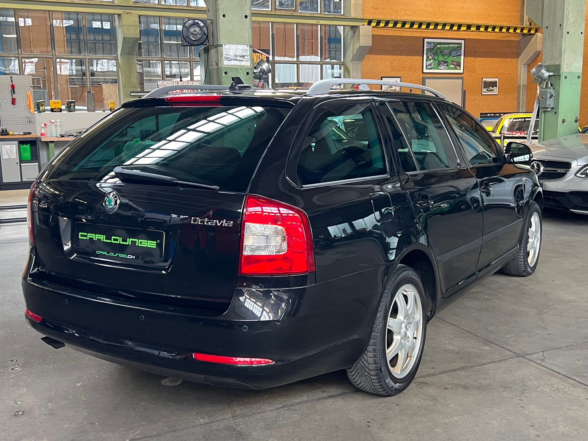 SKODA Octavia Combi 2.0 TDI AllDrive 4x4 Automat-image-19