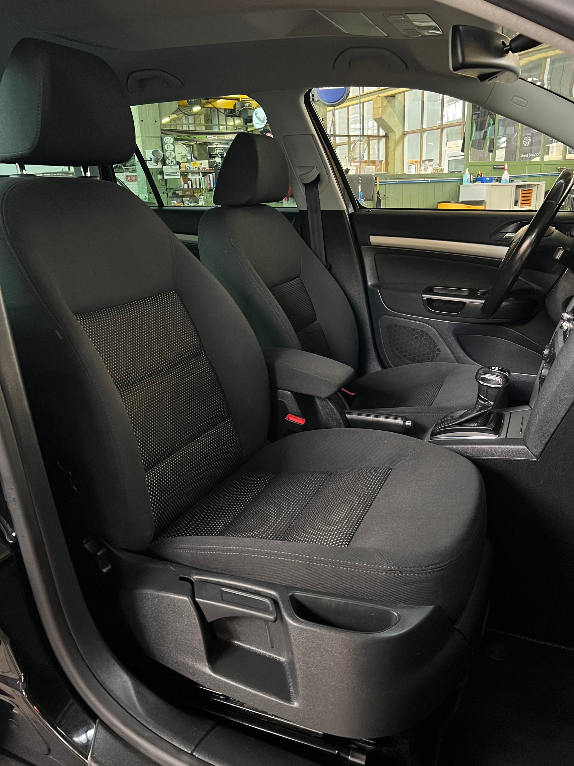 SKODA Octavia Combi 2.0 TDI AllDrive 4x4 Automat-image-4