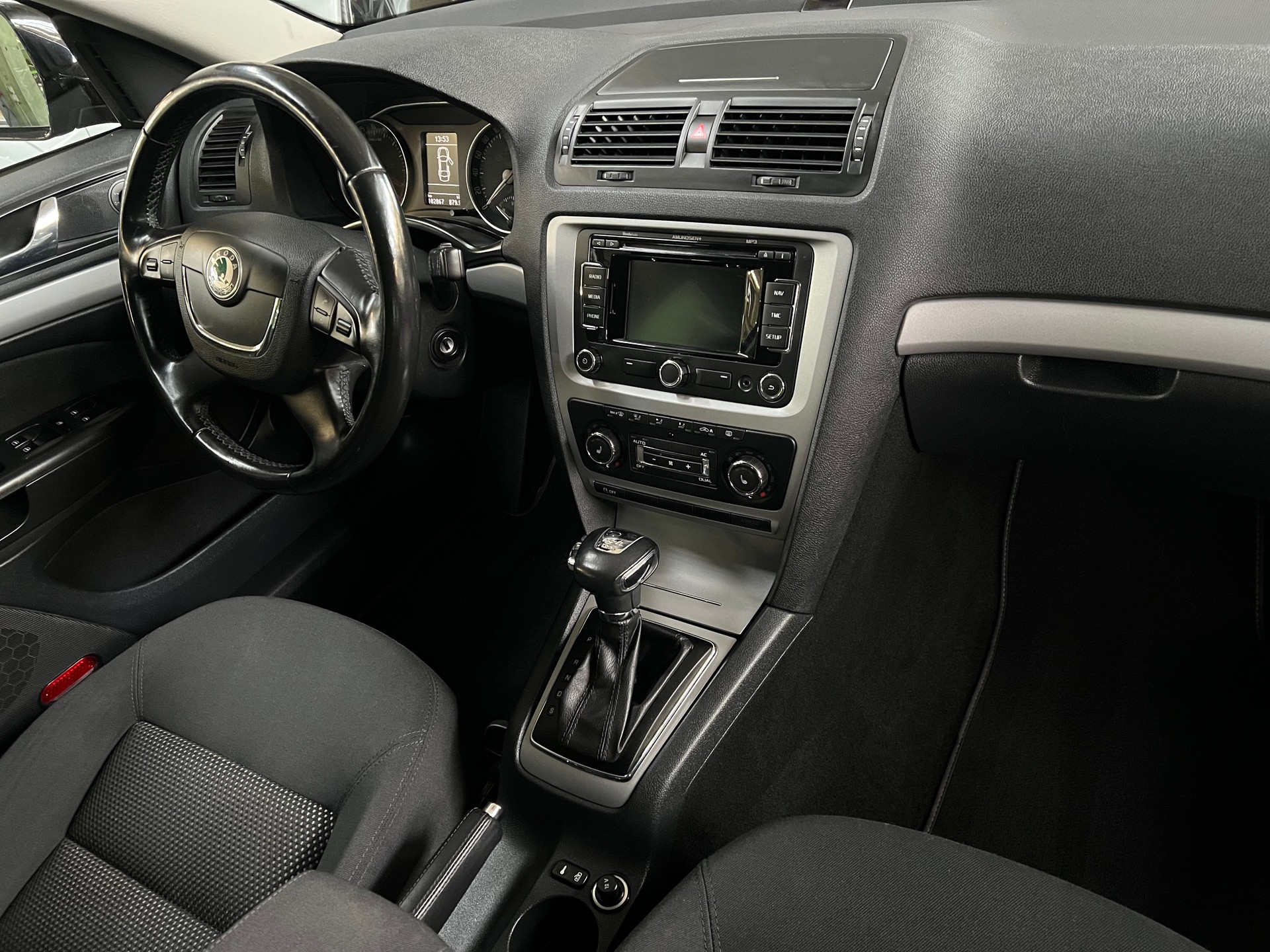 SKODA Octavia Combi 2.0 TDI AllDrive 4x4 Automat-image-9