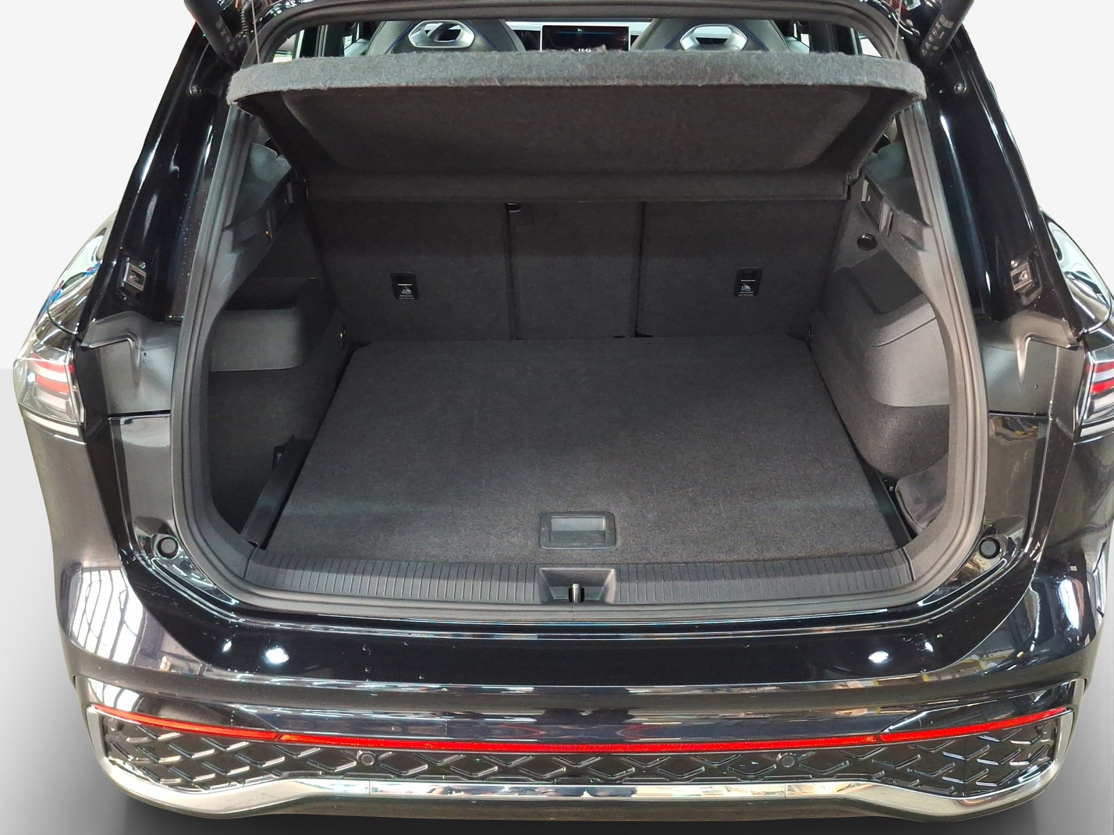 VW Tiguan 2.0 TDI SCR R-Line 4Motion DSG-image-12
