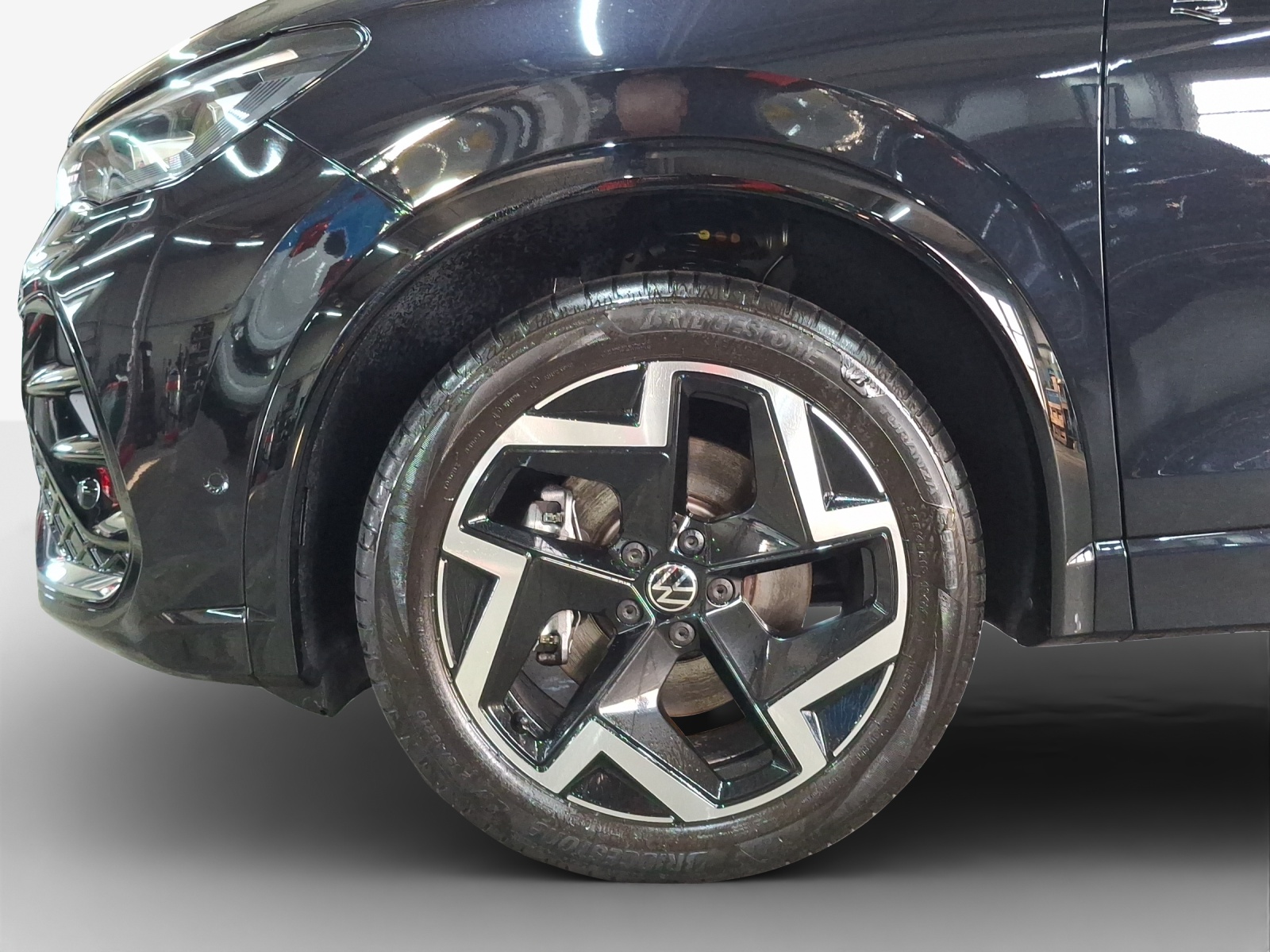 VW Tiguan 2.0 TDI SCR R-Line 4Motion DSG-image-14