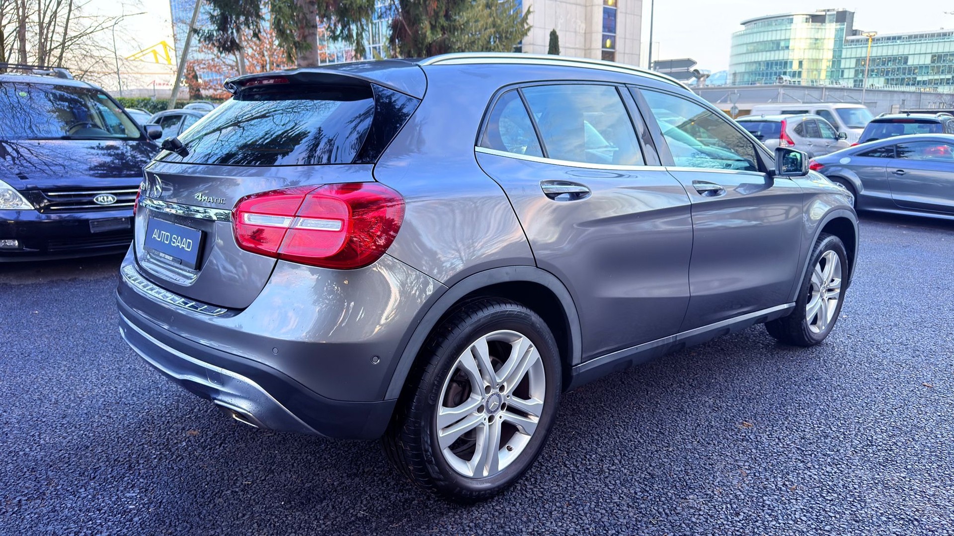 MERCEDES-BENZ GLA 250 Urban 4Matic 7G-DCT-image-4