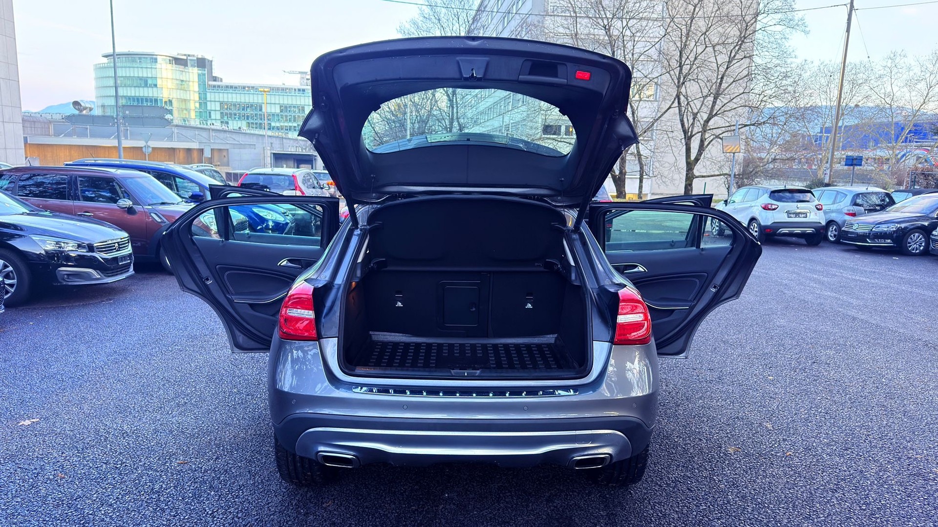 MERCEDES-BENZ GLA 250 Urban 4Matic 7G-DCT-image-13