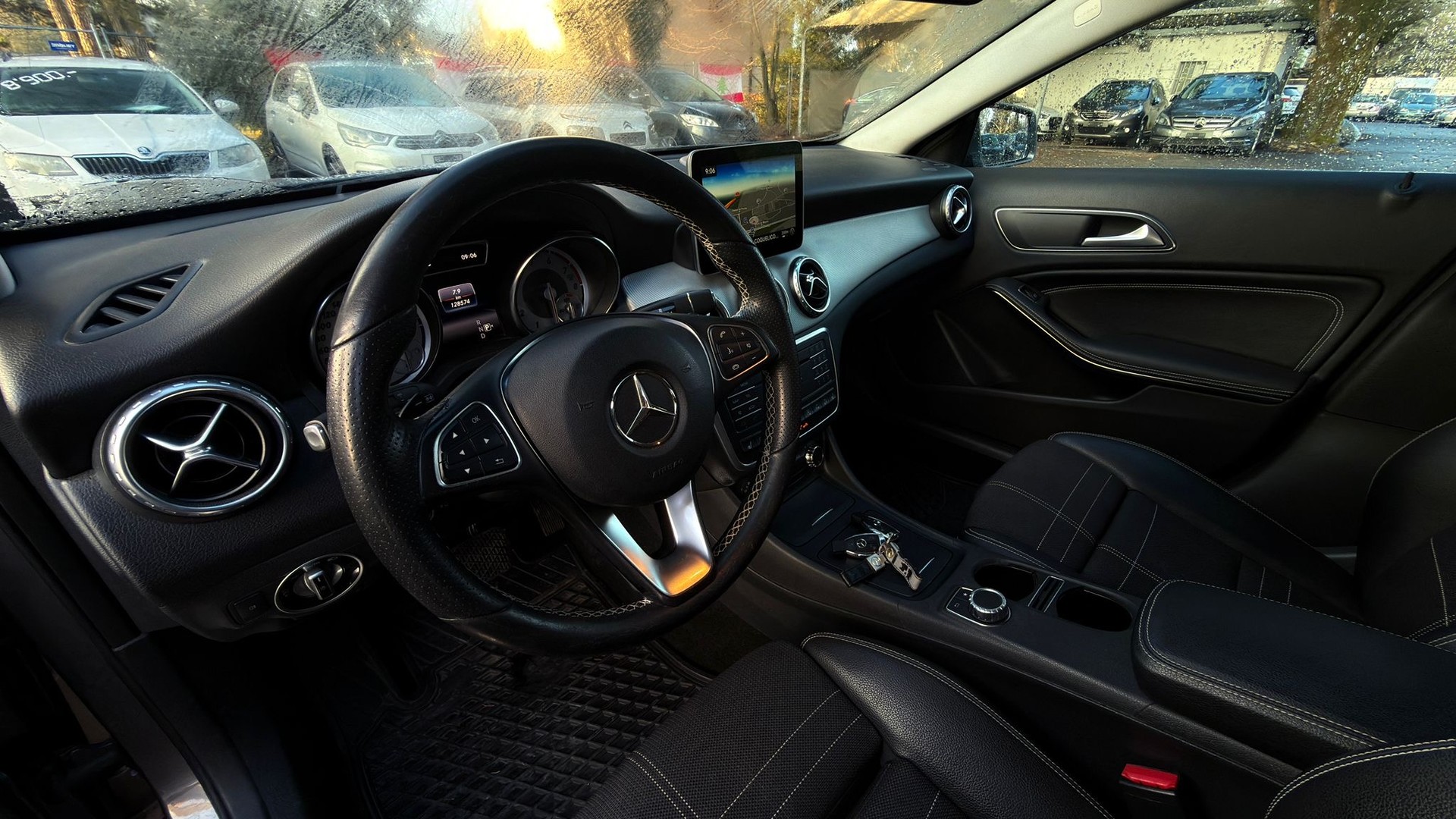 MERCEDES-BENZ GLA 250 Urban 4Matic 7G-DCT-image-9