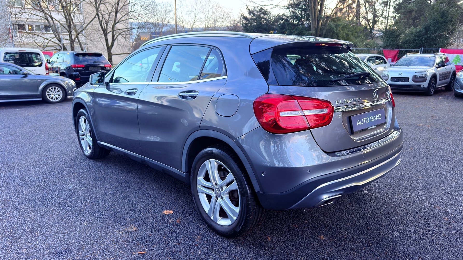 MERCEDES-BENZ GLA 250 Urban 4Matic 7G-DCT-image-2
