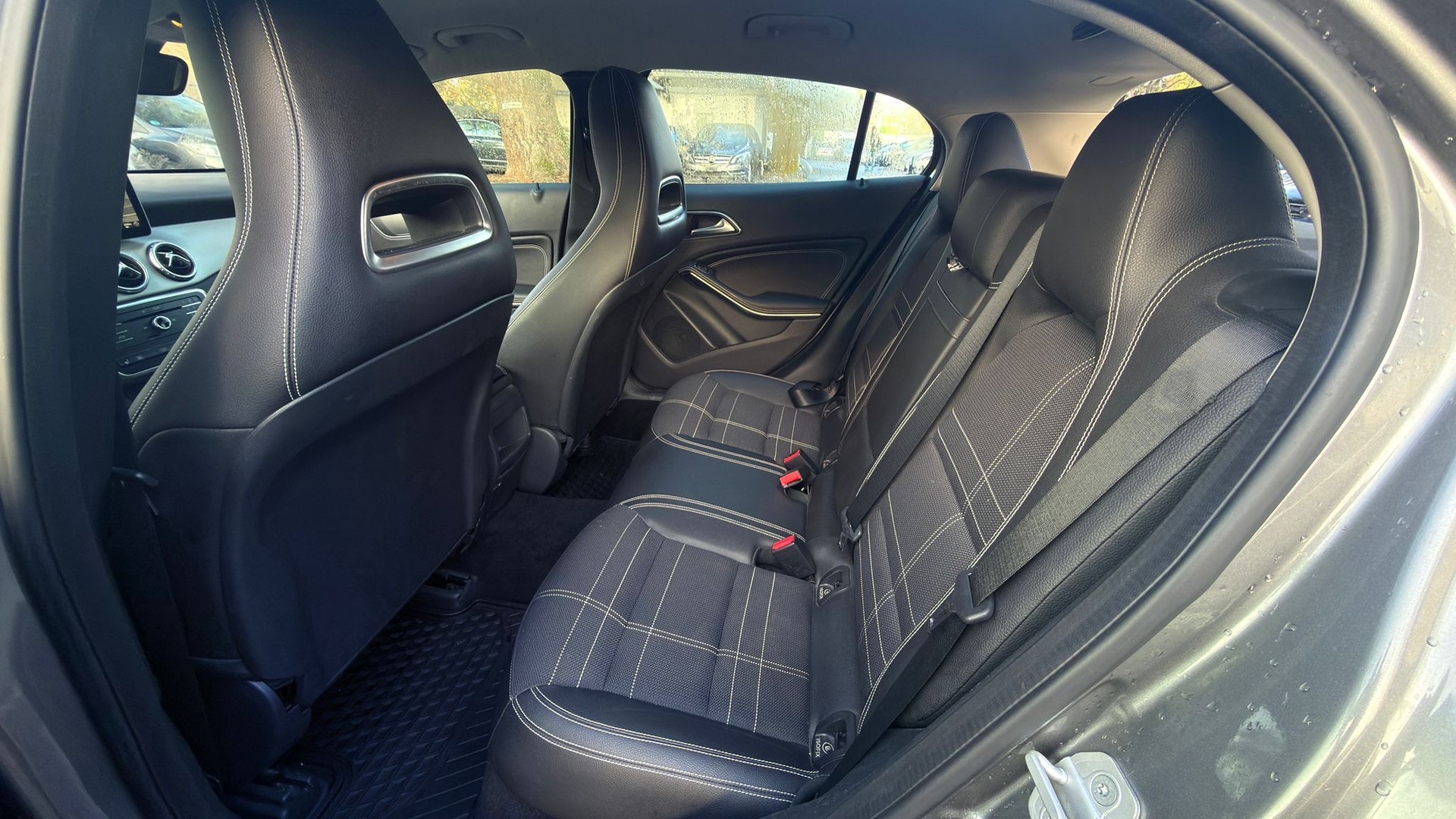 MERCEDES-BENZ GLA 250 Urban 4Matic 7G-DCT-image-8