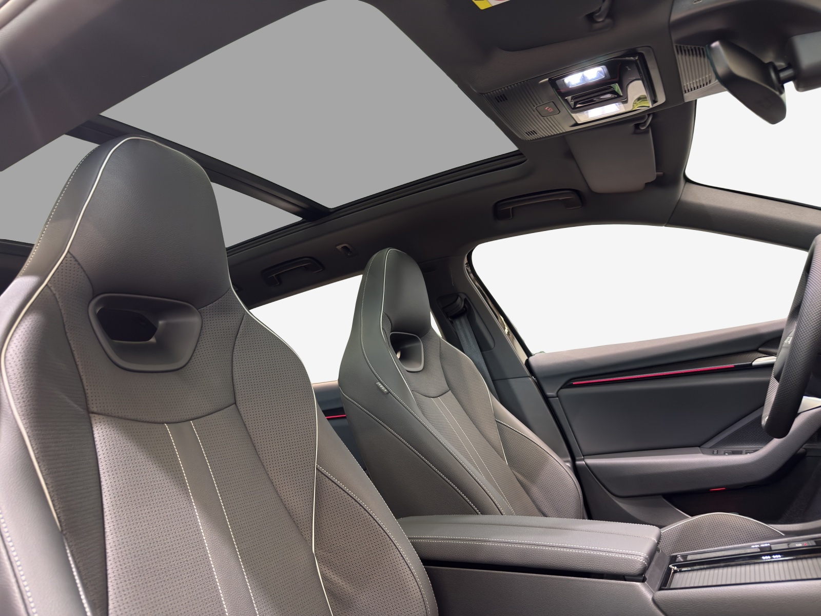 SKODA Superb Combi 2.0 TSI Sportline 4x4 DSG-image-14